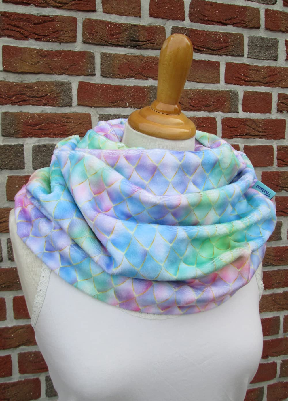Rainbow Dragon in pastell romantischer kuscheliger XL Schal mit Drachenschuppen