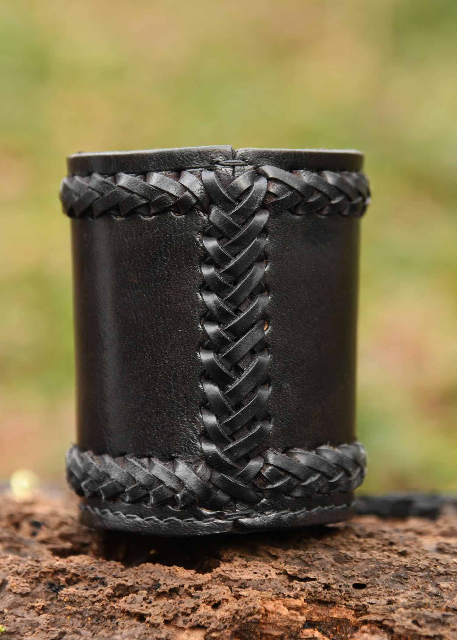 Ulfberth - Wysokiej jakości wikiński kubeczek do gry z motywem Mjölnir, prawdziwa skóra, średniowieczny kubek ze skóry, LARP, Reenactment (Czarny Młot Thora)