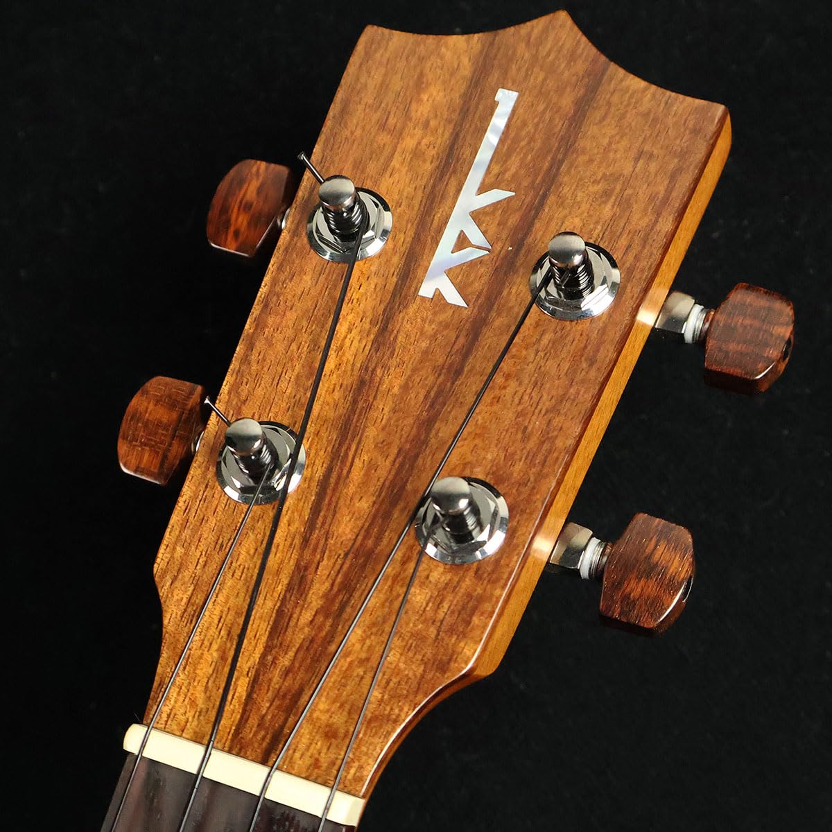 木目が綺麗な　カマカテナーウクレレHF-3 KAMAKA HF-3 S/N：231152 【ハワイアンコア材】【ハワイ製テナー