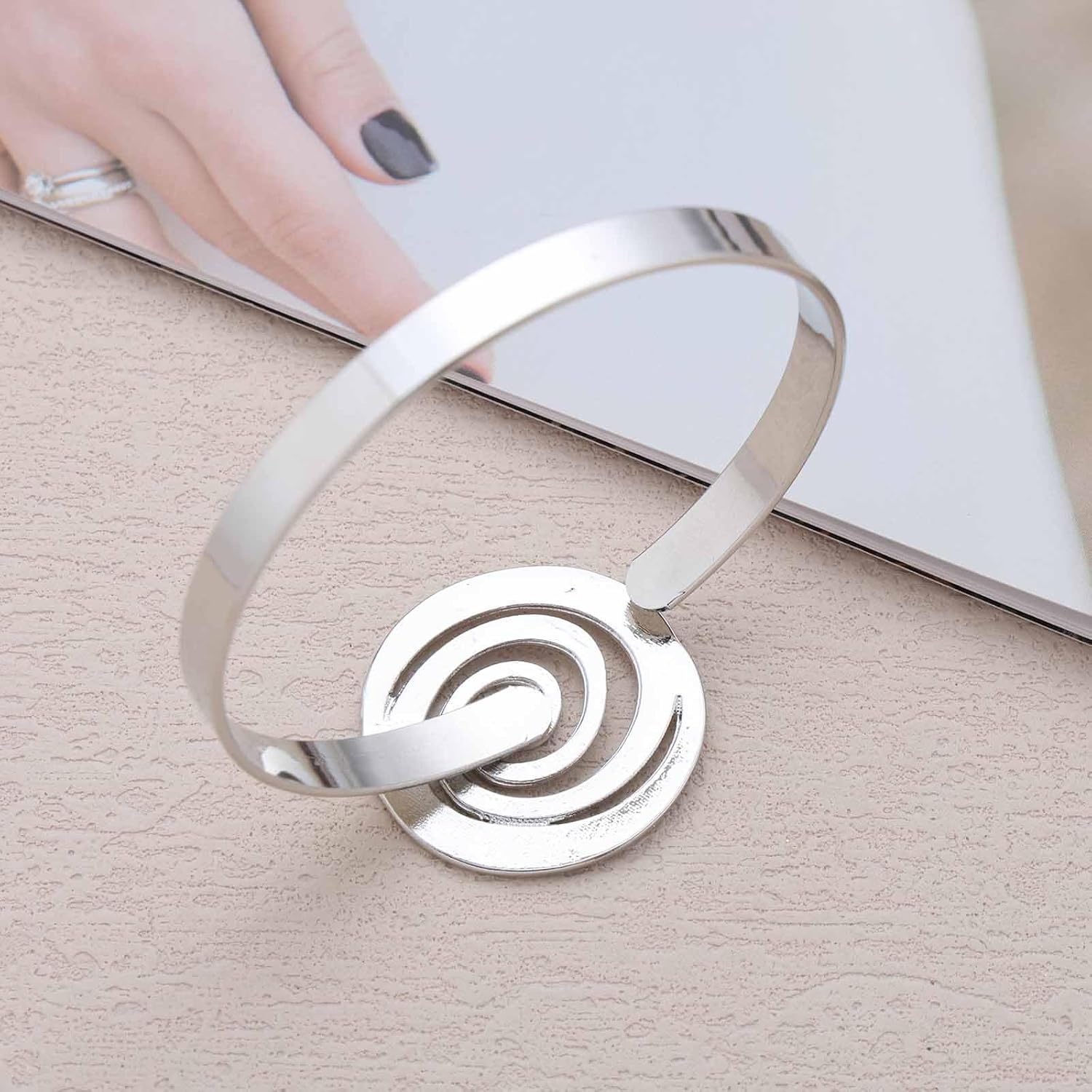 Punk Spiral Cuff Hand Bracelet Gold Metal Circle Bangle Vintage Chunky Open Bangle Bracelet Twisted Coil Cuff Hand Chain Jewelry for Women - Image 7