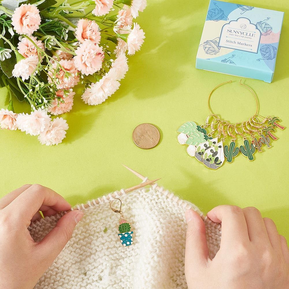 SUNNYCLUE 1 scatola 20 pezzi Segnapunti Simpatici Ciondoli con Chiusura A Moschettone Piante Verdi Cactus Segnapunti All'Uncinetto Segnapunti Rimovibili per Maglieria Segnapunti per Uncinetto In Metal