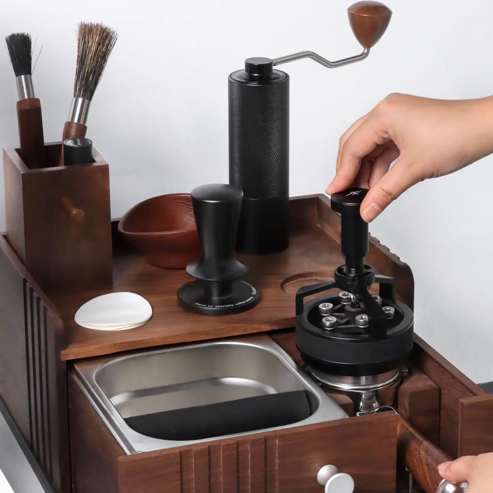 Stacja do ubijania espresso, drewniana pukanka, ze zdejmowaną szufladą, uniwersalny uchwyt portafiltra 58 mm, do przechowywania dystrybutora tampera, organizer do baru kawowego