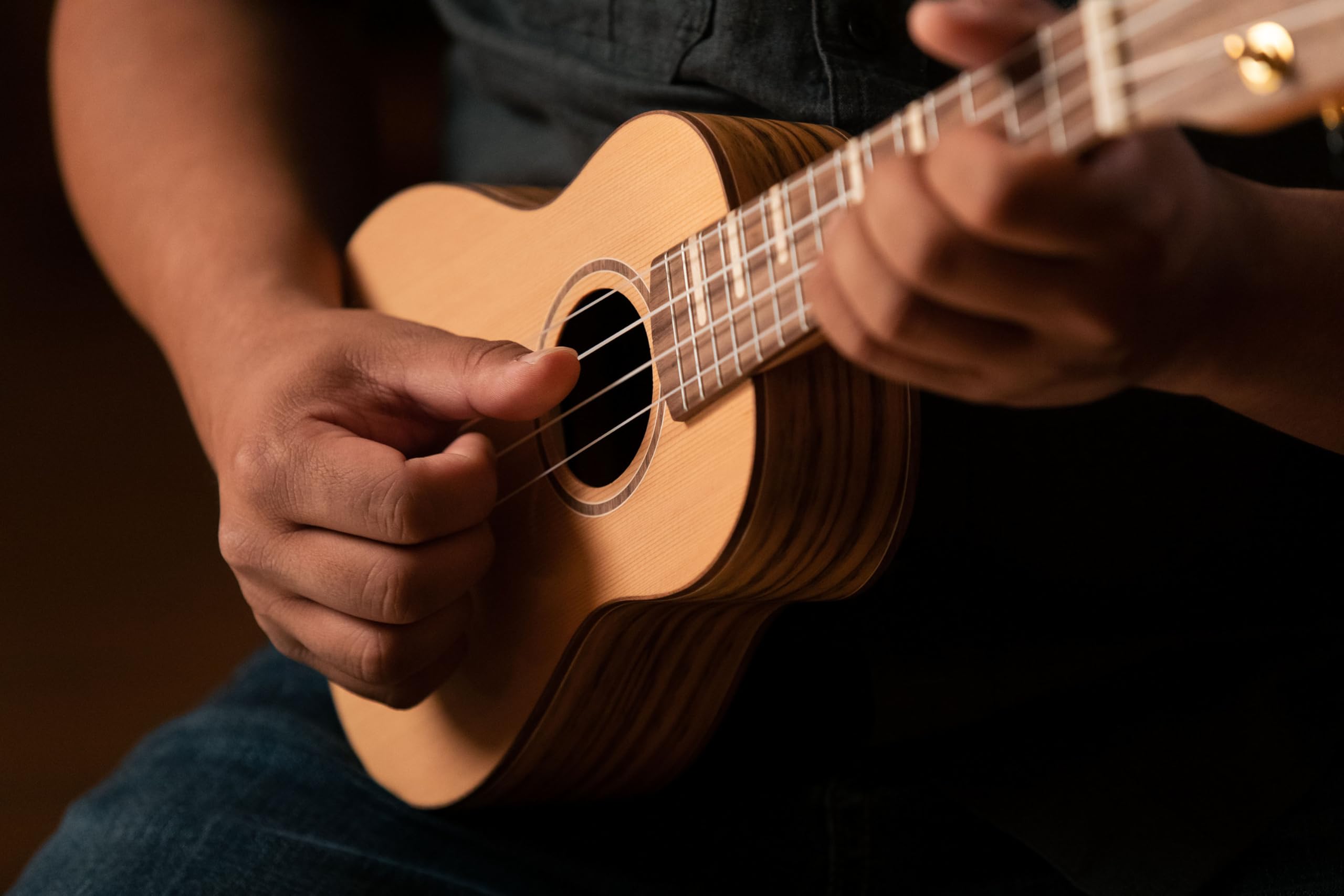 Ortega Guitars Akustyczne Ukulele Sopranowe – Seria Timber – W Zestawie Z Pokrowcem – Cedr/Orzech Włoski, Wykończenie Naturalne (RUTI-SO)