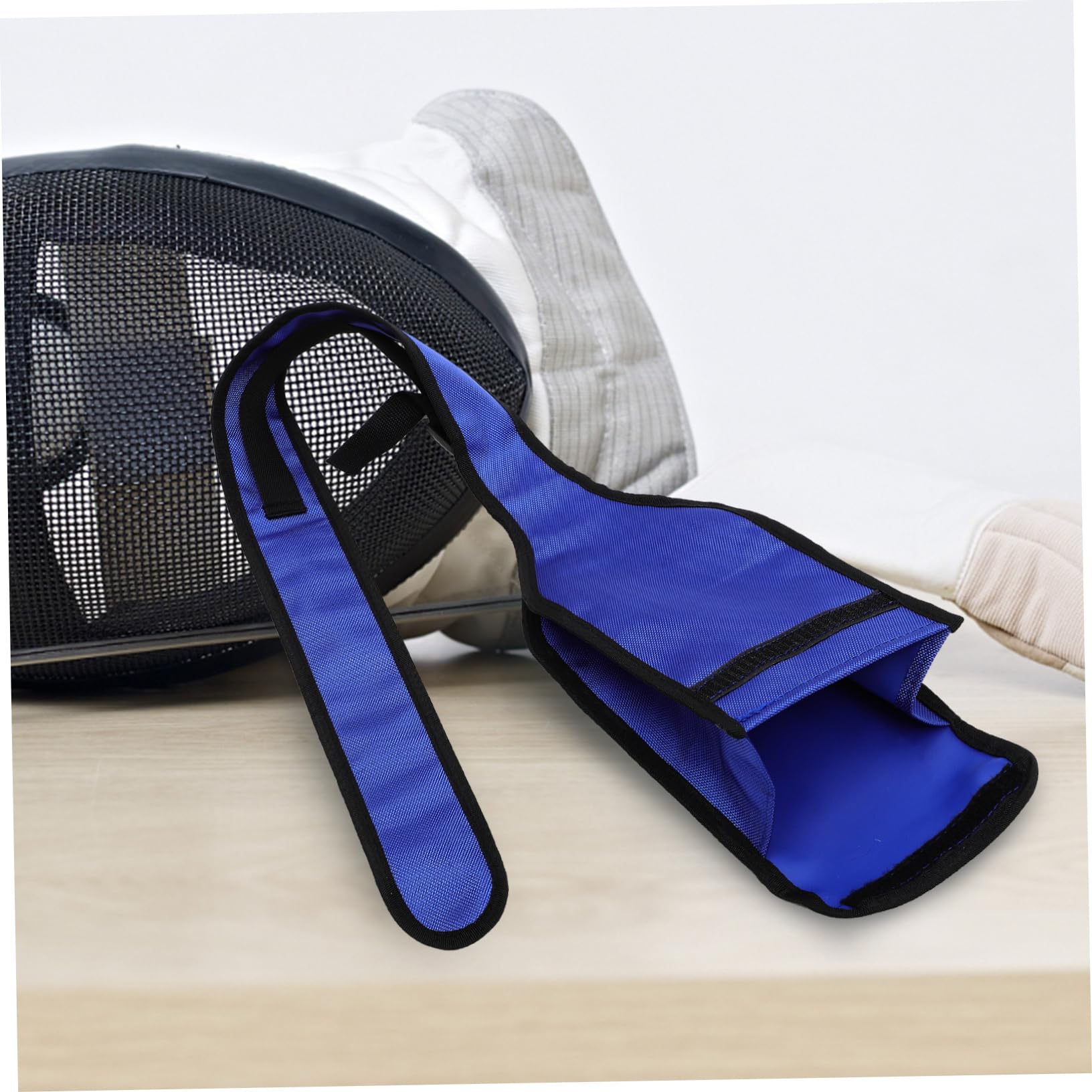 MUELODSIC Fencing Bag Reusable Sword Pouch for Daily Use Lightweight and Durable Storage for Fencing Equipment Comfortable Design with Easy Closure for Epee and Sabre