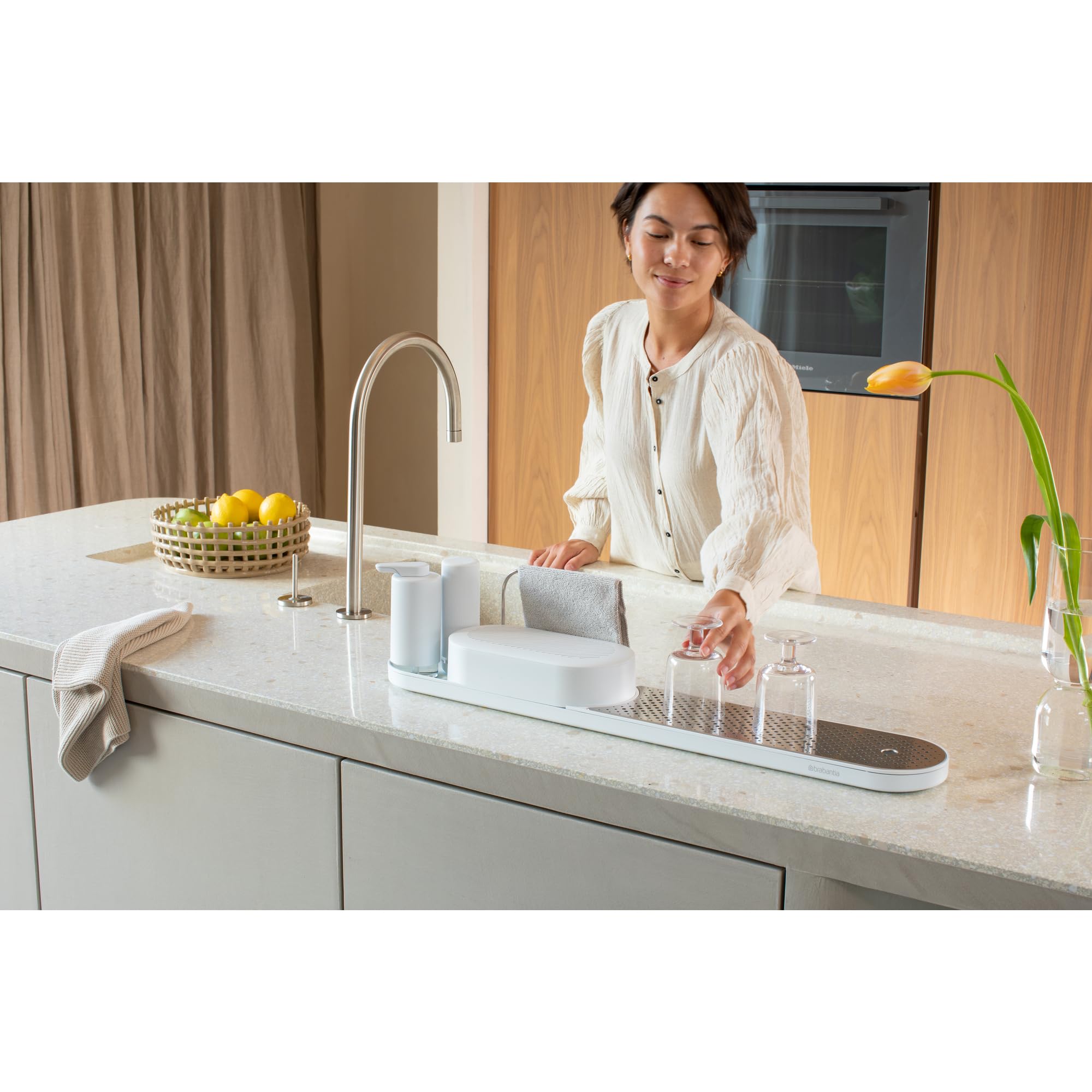 Brabantia - Conjunto SinkStyle con organizador fregadero, bandeja de secado, dispensador de jabón y placa de acero inoxidable extraíble - Mineral Fresh White