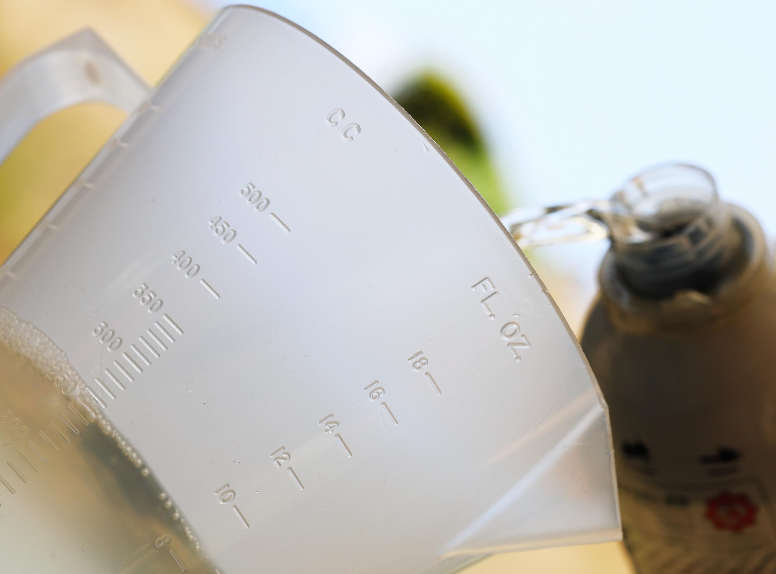 Ratio Rite Taza medidora original para una premezcla perfecta de gas-aceite, solo taza, fabricada en Estados Unidos, transparente
