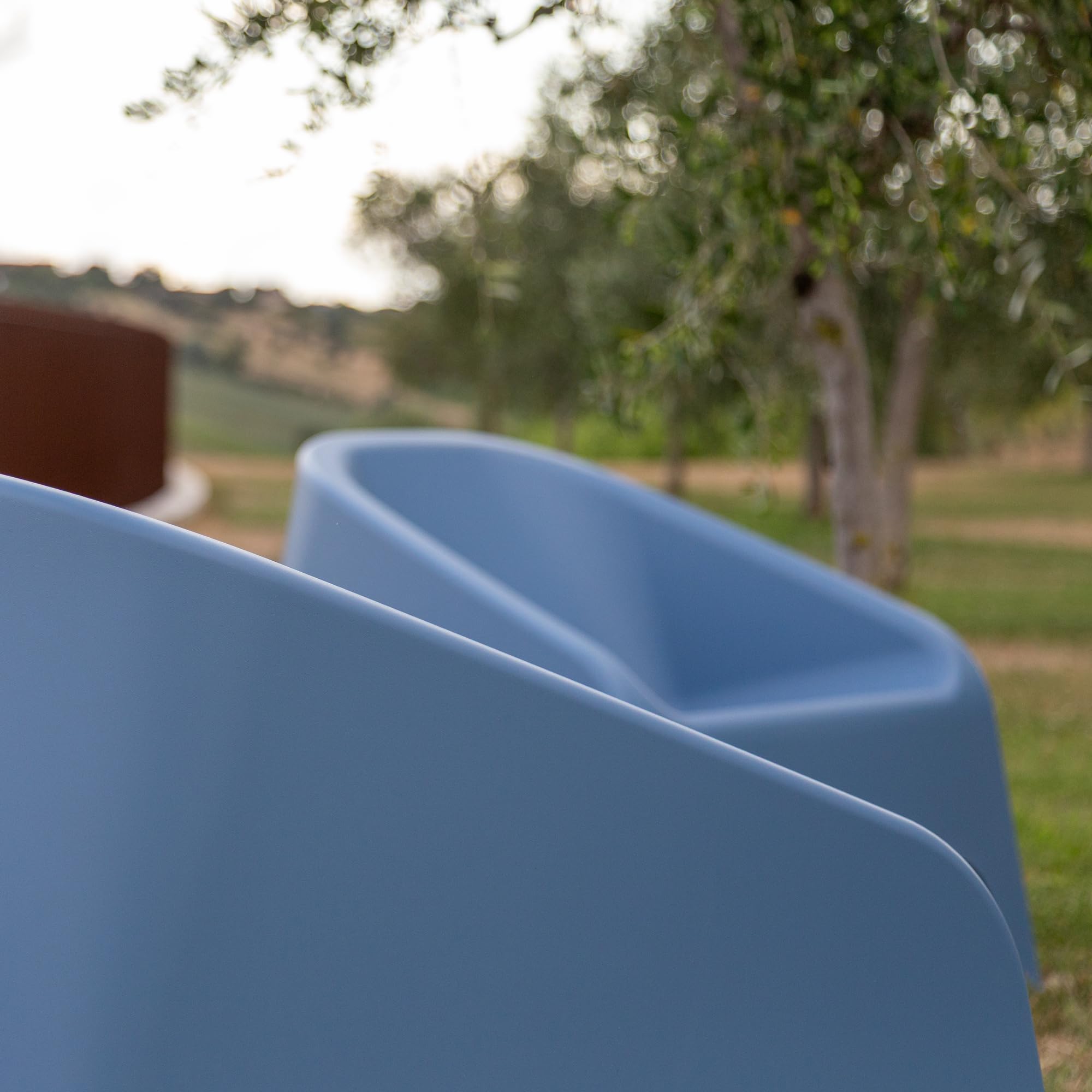 Toomax Kit Divano Matera Sofa + 2 Poltrone Matera + Tavolino Petra Blu Ceruleo, salotto da giardino con divano 2 posti, 2 poltrone e tavolino portaoggetti, in plastica riciclata