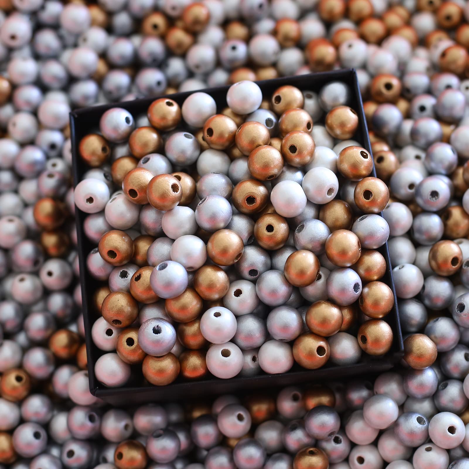 DAHI 200pcs Gold Wooden Beads Natural Gold Silver White Craft Beads,Round Wooden with Hole for DIY Jewellery Making Craft Necklace Bracelet 3 Colours (14mm)