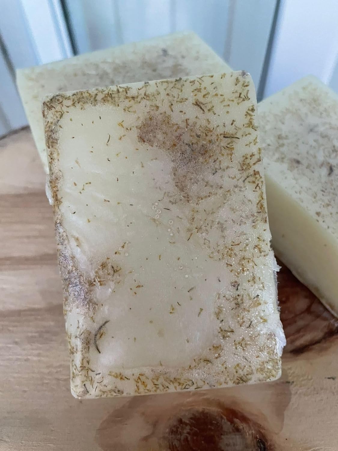 Sabonete artesanal de Camomila, natural feito a mão 100% artesanal. 100 Gramas em promoção! Veja a oferta e mais achadinhos de Sabonetes 7 Hoje é o melhor dia para comprar Sabonete artesanal de Camomila, natural feito a mão 100% artesanal. 100 Gramas com aquele preço maroto! Promoção! Aproveite a oferta! 7