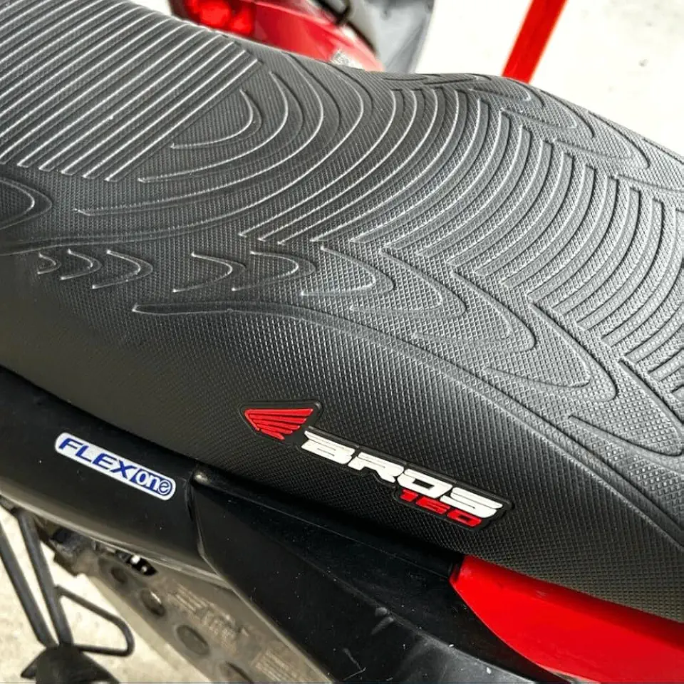 Capa banco de moto emborrachada 3D Preta universal Bros