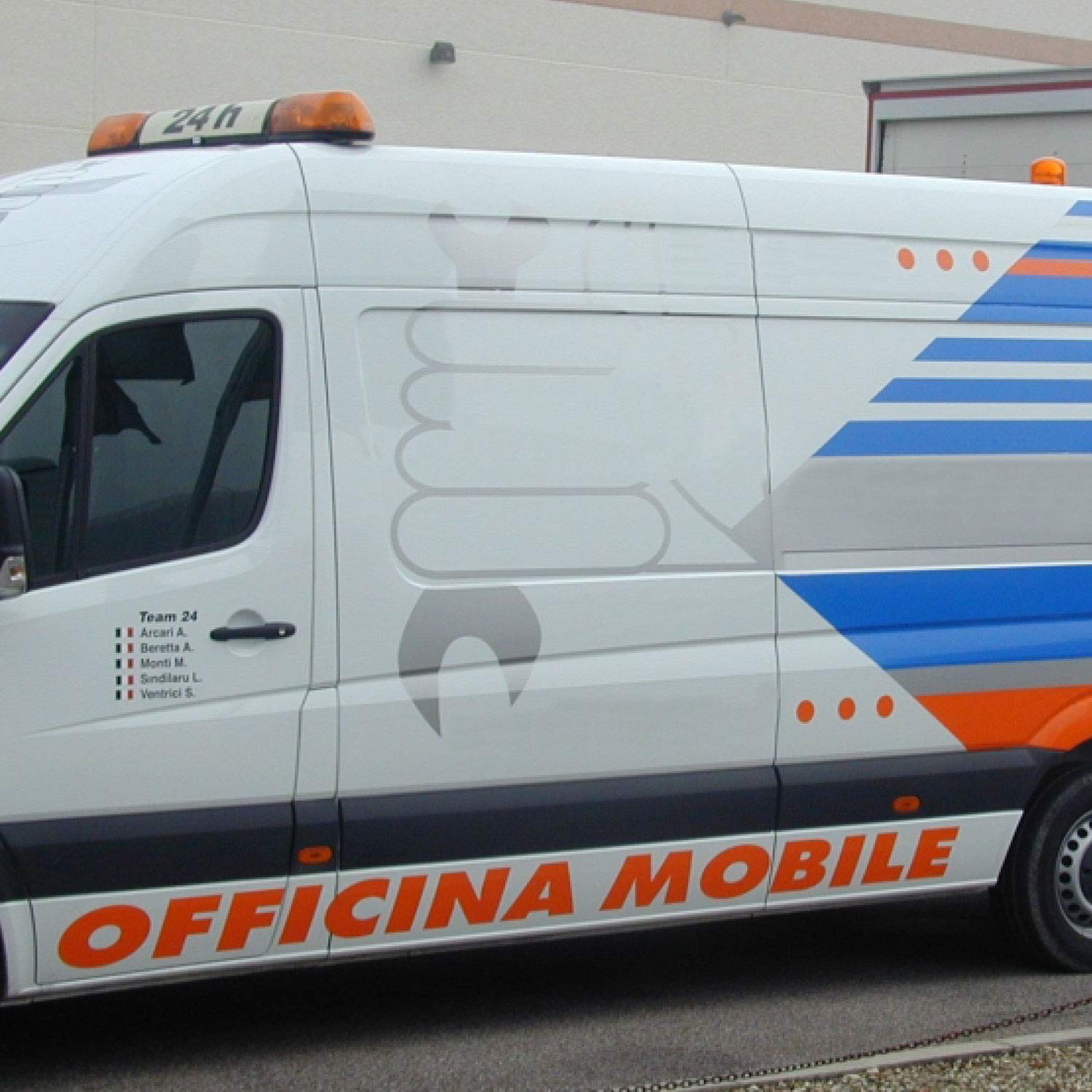ECO-WORK® 36LT - tanica di emergenza da 36 litri per il recupero & contenimento dell’olio minerale esausto prodotto da officine e mezzi pesanti con trolley, impilabile, plastica, nero