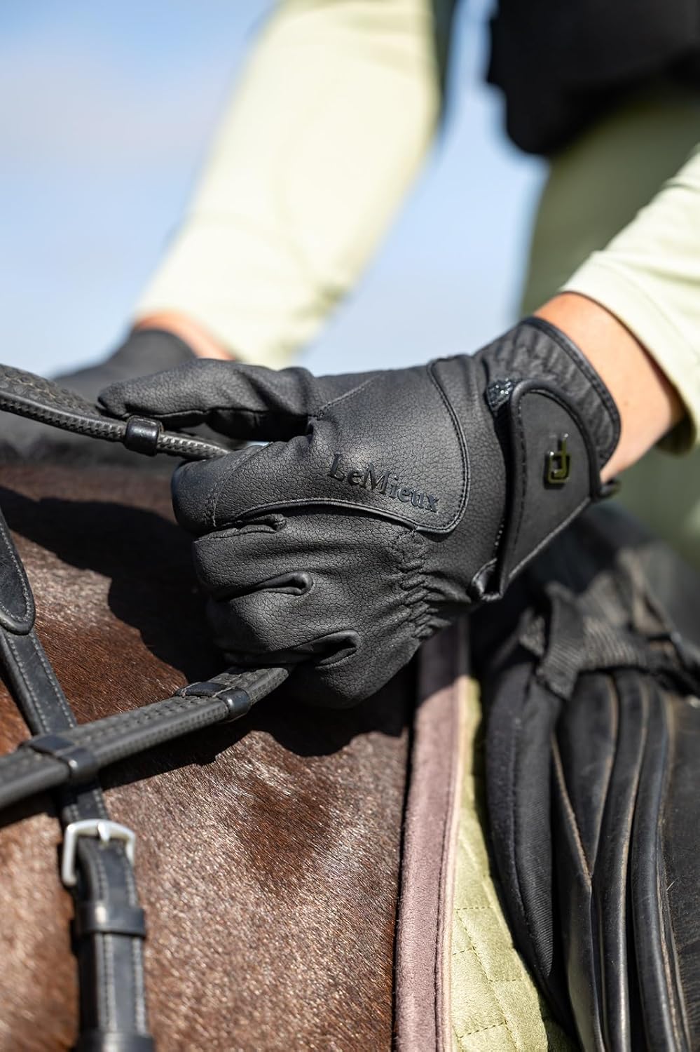 LeMieux Close Contact Gloves - Breathable Fabric - Double Rein Grip - Secure Hook & Loop Fastening - Textured Branding