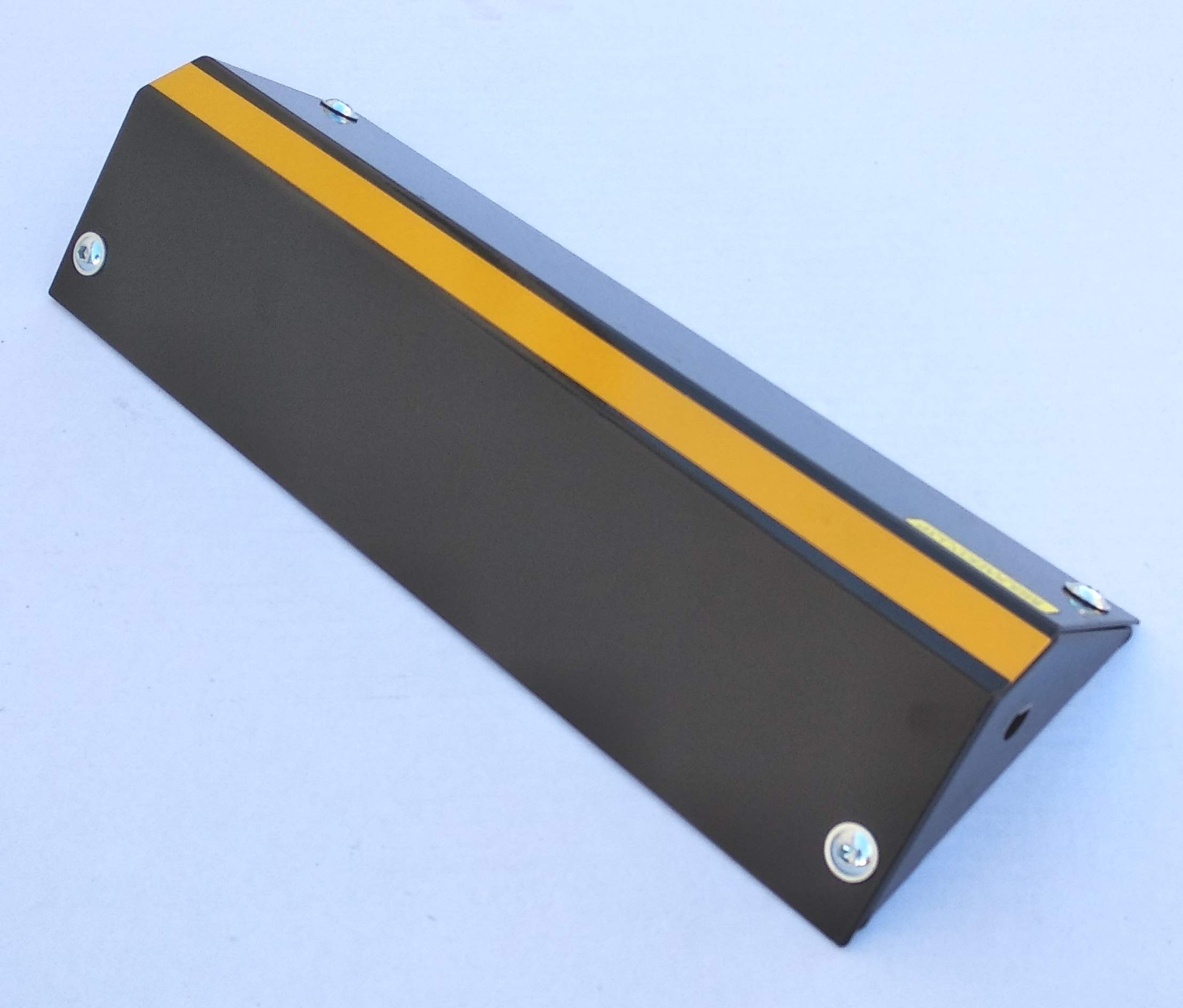 Fermaruota per Parcheggi e Garage, in Acciaio, Profilo Basso, Nero e Giallo, 42x16x7 cm (Pacco da 1)