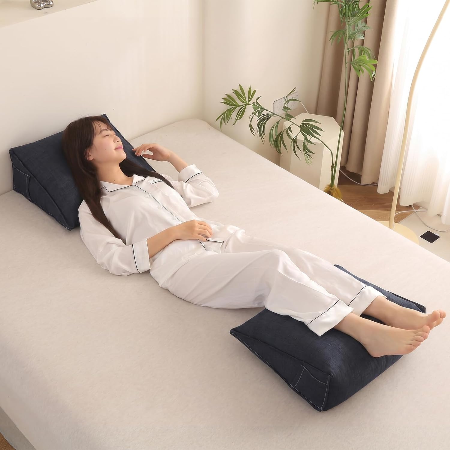 Condition photo showing As Is for triangular reading pillow with side pocket, linen backrest support cushion for sofa bed, (black, medium 18.5 * 15.7 * 7.1in) black medium 18.5*15.7*7.1in