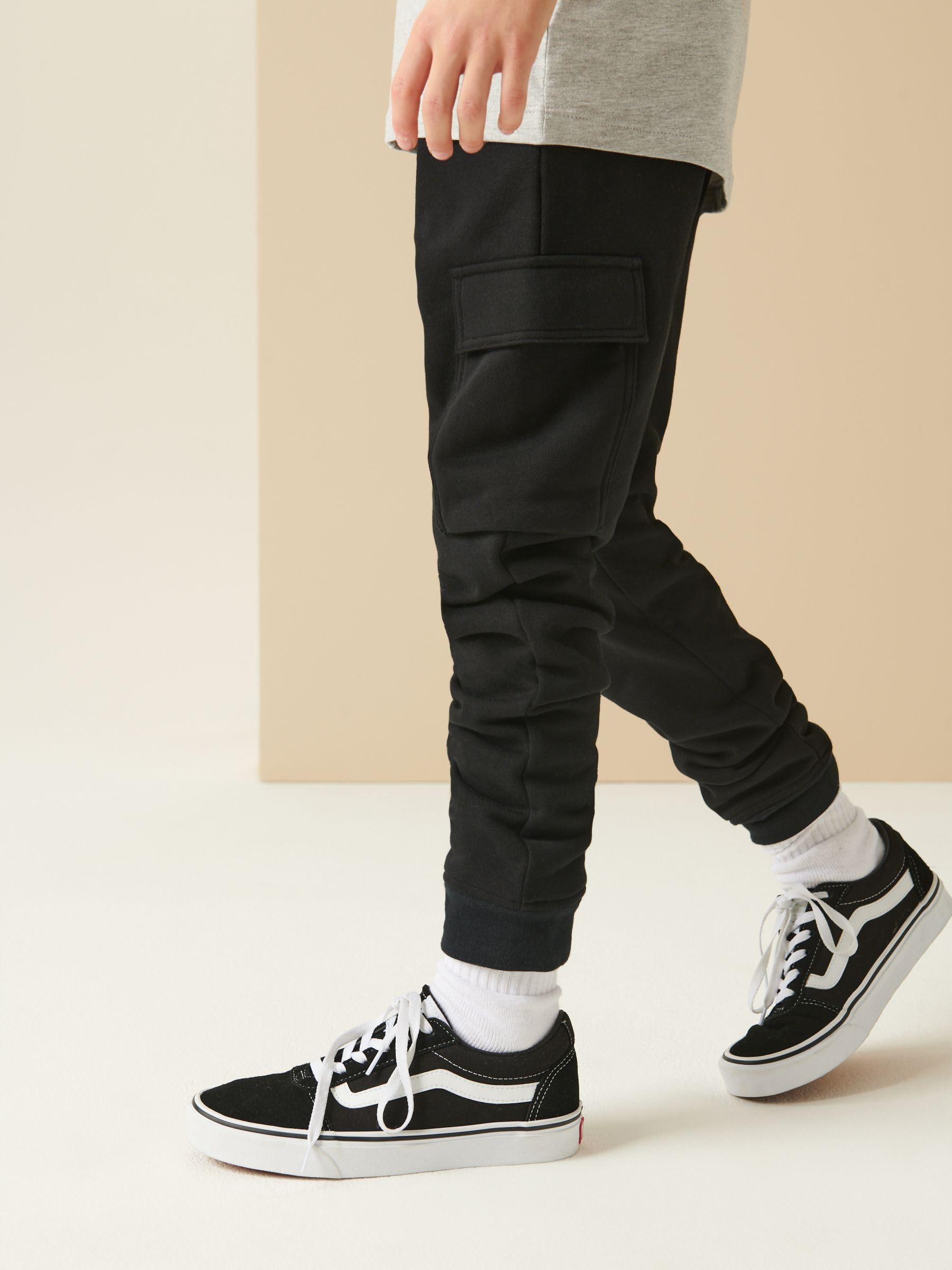NEXT Niños Pantalones de chándal Cargo Corte Slim