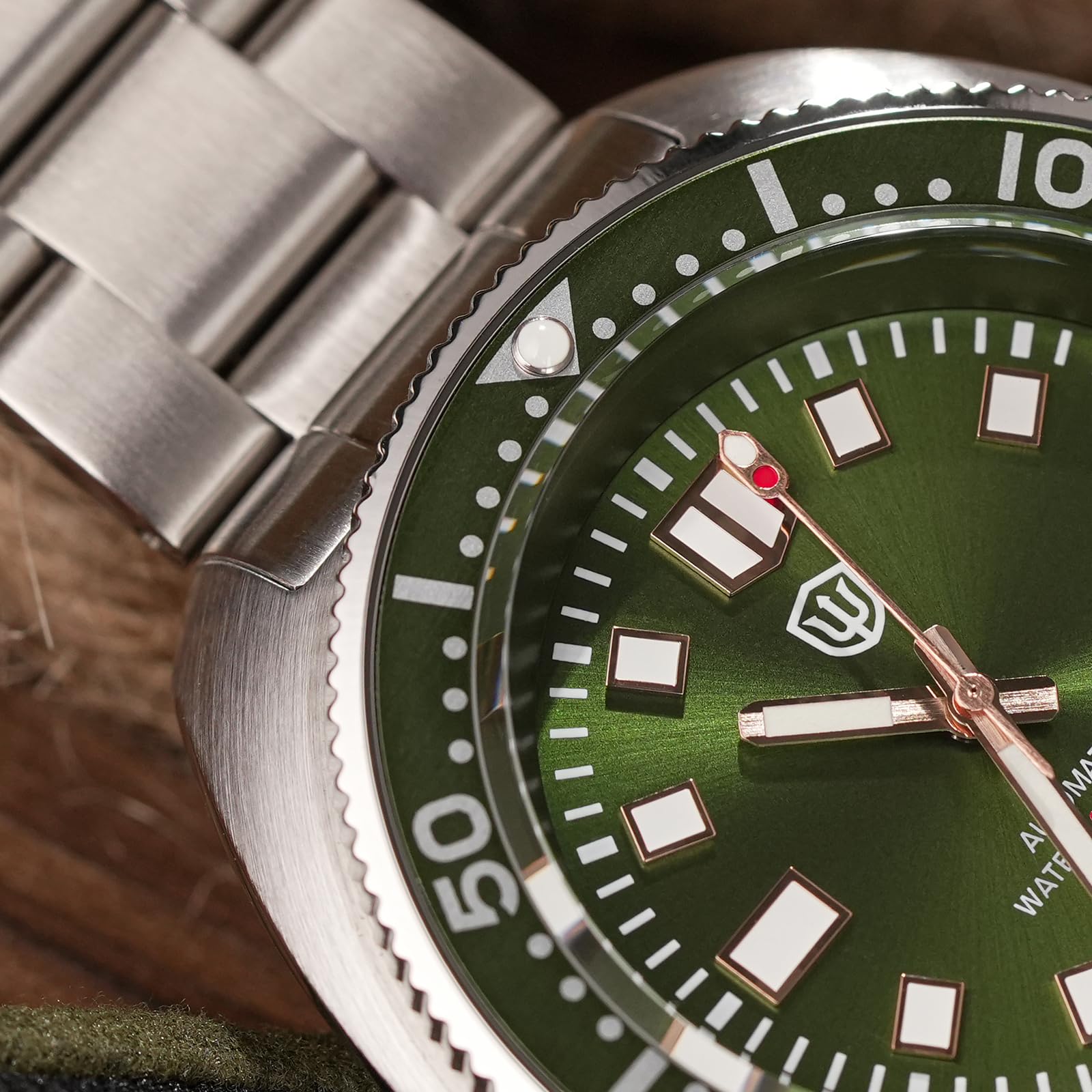 watchdives WD6105 Reloj de Buceo Automático para Hombre, Reloj de Oulsera con Movimiento NH35, Cristal de Zafiro de 200 M, Reloj para Hombre con Pulsera de Acero Inoxidable 316L, Reloj Luminoso