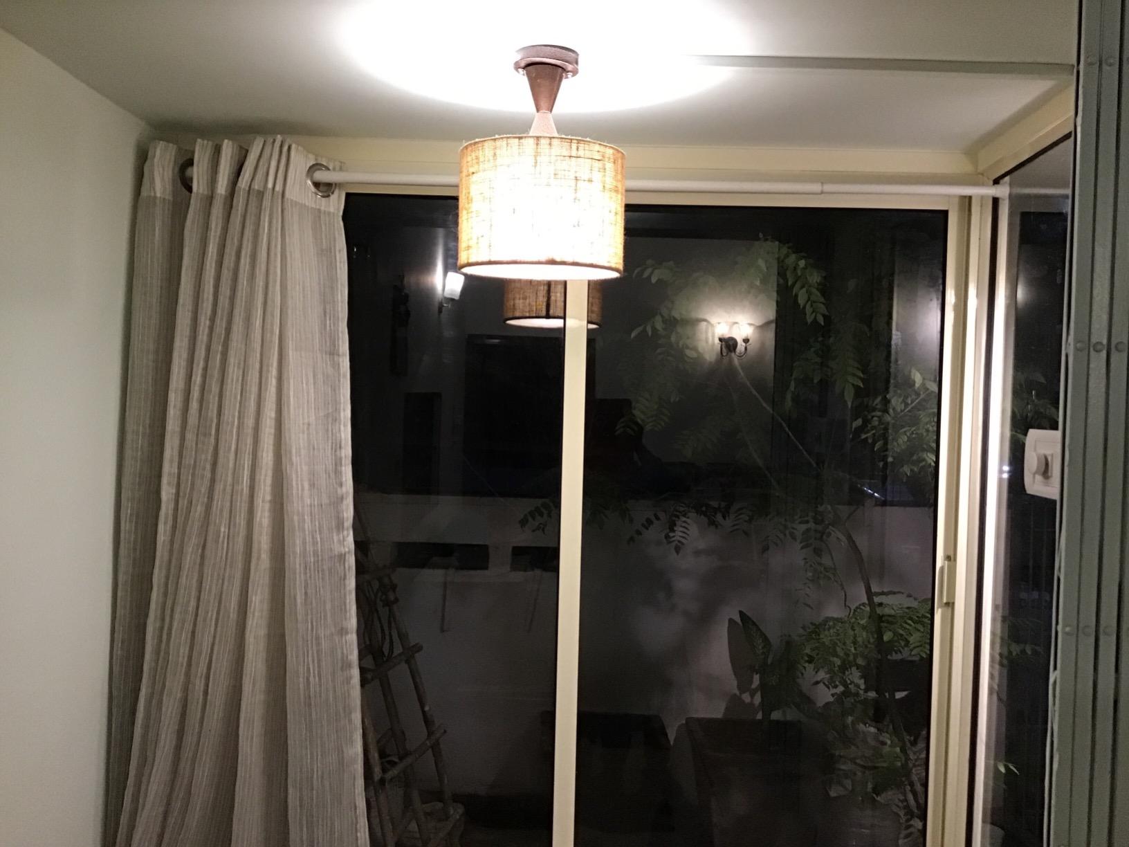 AmazonBasics Tension Shower Curtain Rod, 5490", Chrome Amazon.in