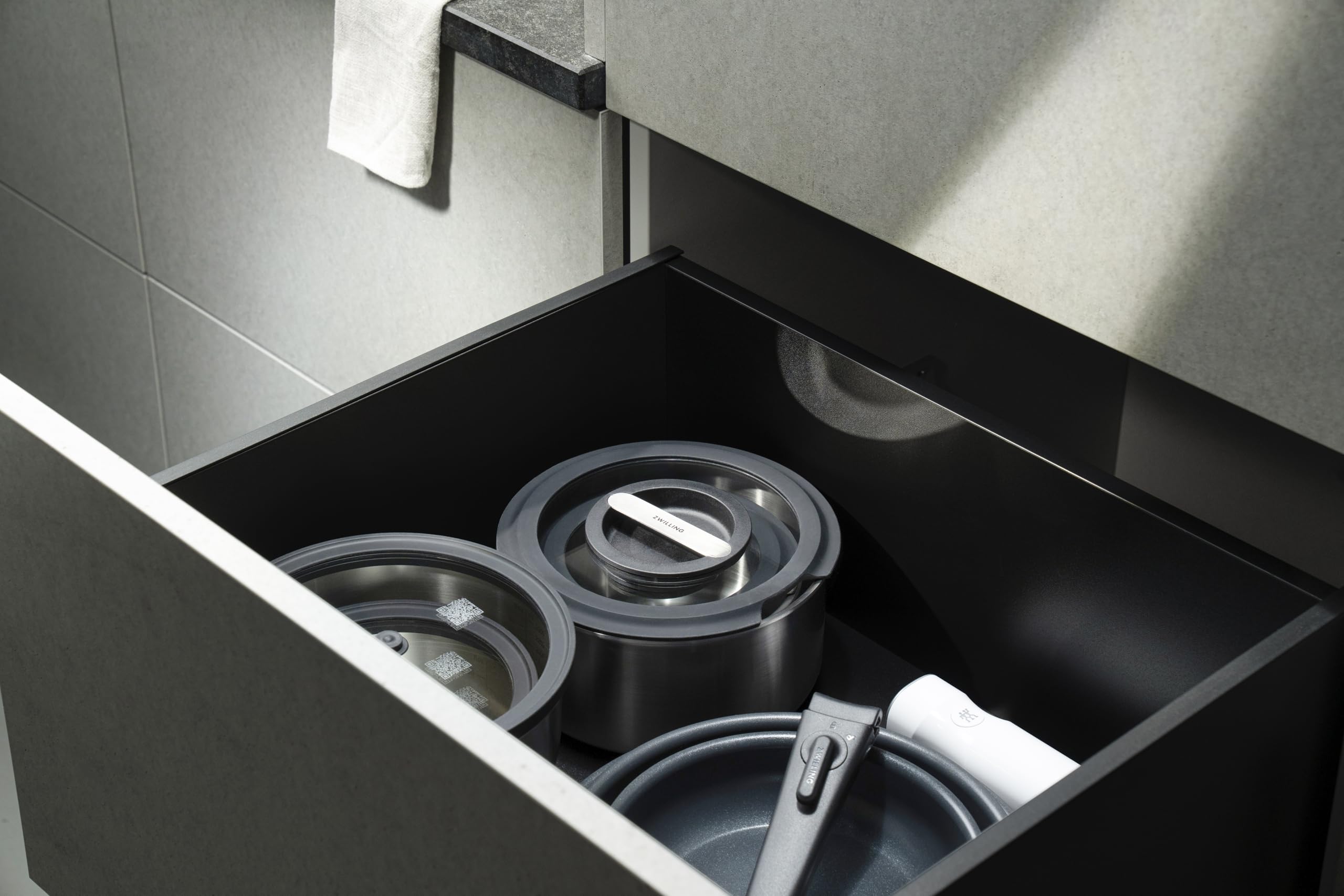ZWILLING Unlock Batterie de cuisine 5 pièces (casserole 20 + 16 cm, poignée, 2 couvercles en verre), empilable, poignée amovible, acier inoxydable 18/10, pour tous les types de feux, y compris