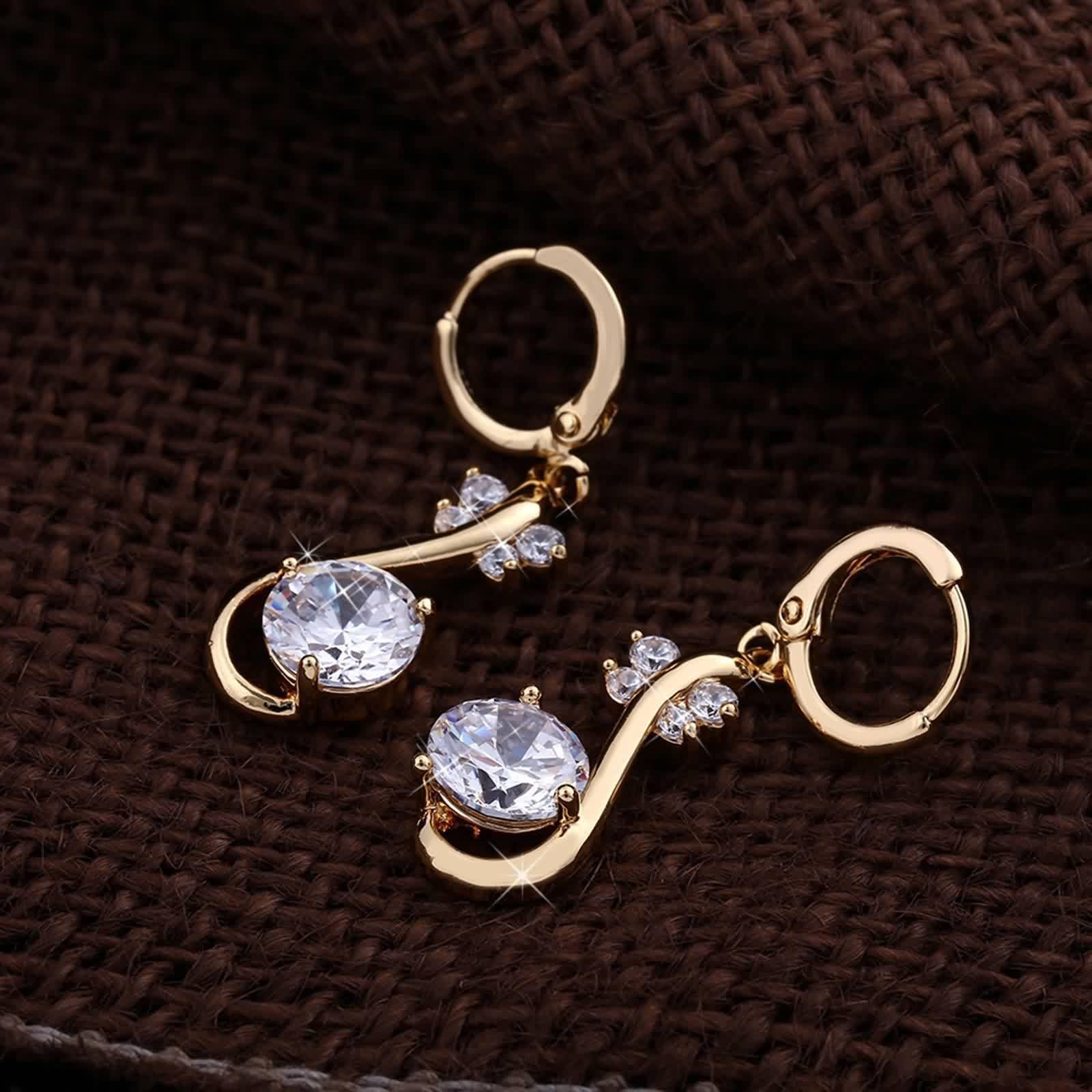 AMDXD Au750 Pendientes de mujer de oro amarillo, mariposa con moissanita, pendientes de oro de 18 quilates