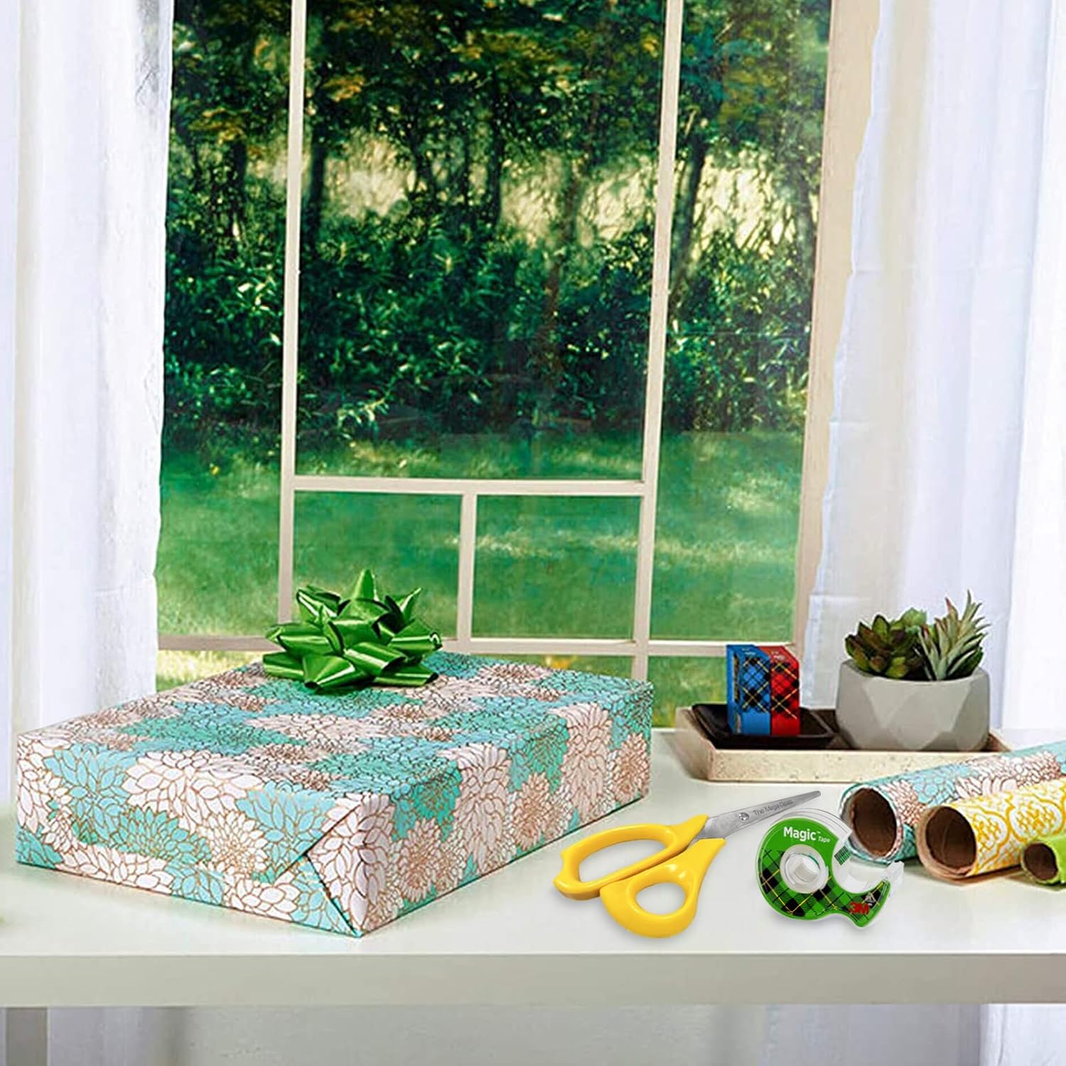 Scotch Magic Tape, 3 rollos de cinta adhesiva con dispensador de cinta, cinta invisible, cinta transparente, rollos de cinta adhesiva de 1/2 x 450 pulgadas + tijeras multiusos