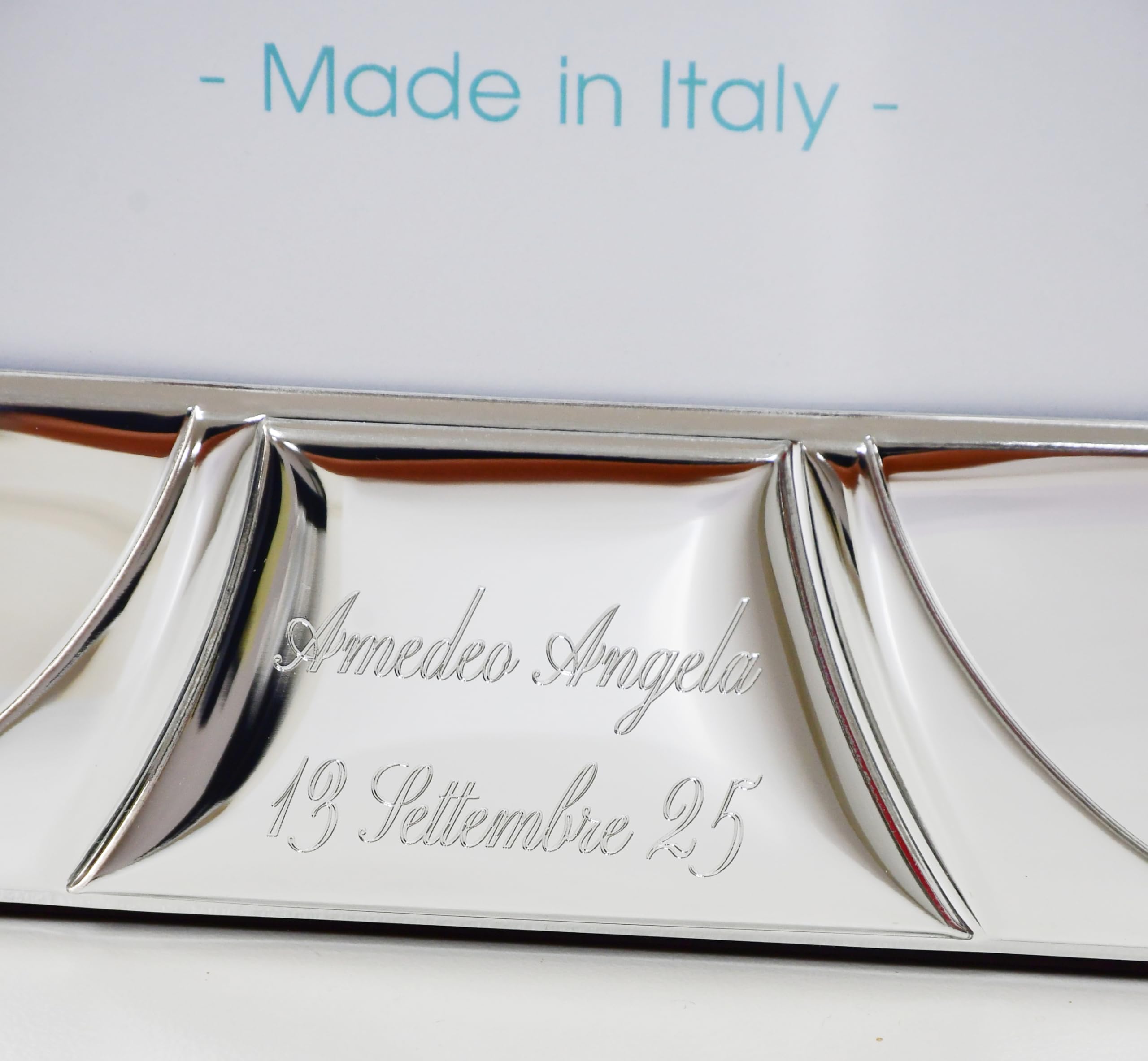 Portafoto con Albero della Vita con Cornice Personalizzabile con Incisione, Realizzata in Argento PVD con Finitura Lucida, Retro in Legno cm 18 x 24