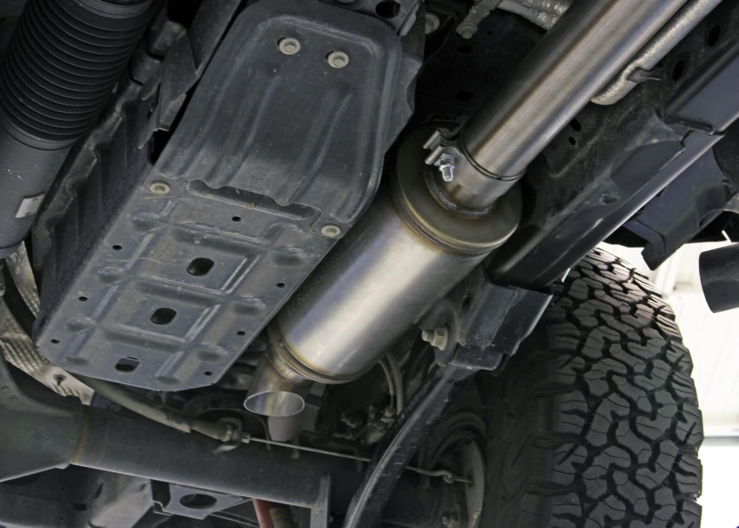 Flowmaster 717967 FlowFX Extreme Cat-Back Exhaust Kit 3 Inch 409 Stainless Steel Compatible with 2018-2024 Jeep Wrangler JL 2.0T