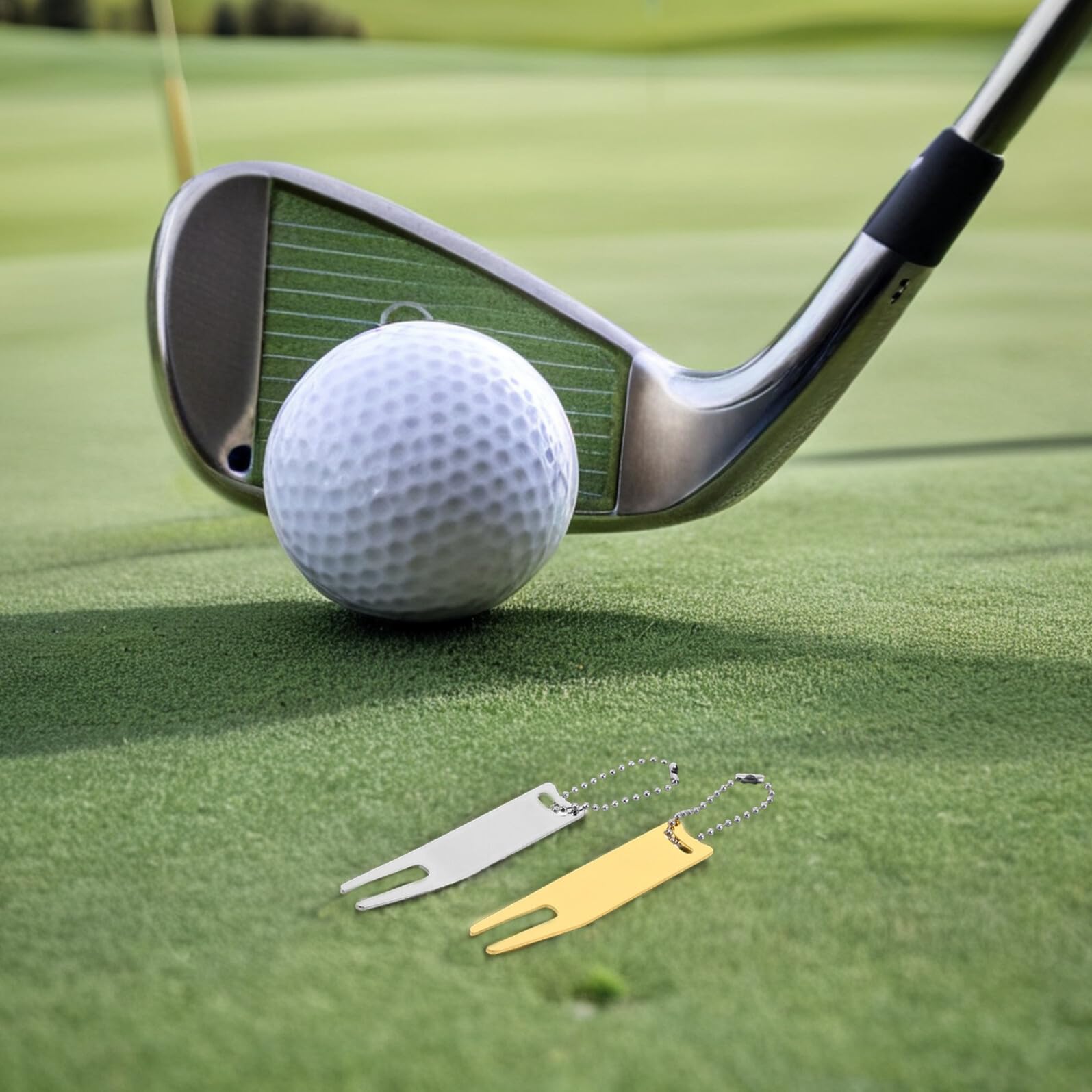 VANZACK 2 Stück Golf Divot Tool aus Metall mit Ballmarker Wetterfeste Grasreparaturgabel Tragbares Pitch Mark Werkzeug für Golfer zur Rasenpflege und Putt-ausrichtung