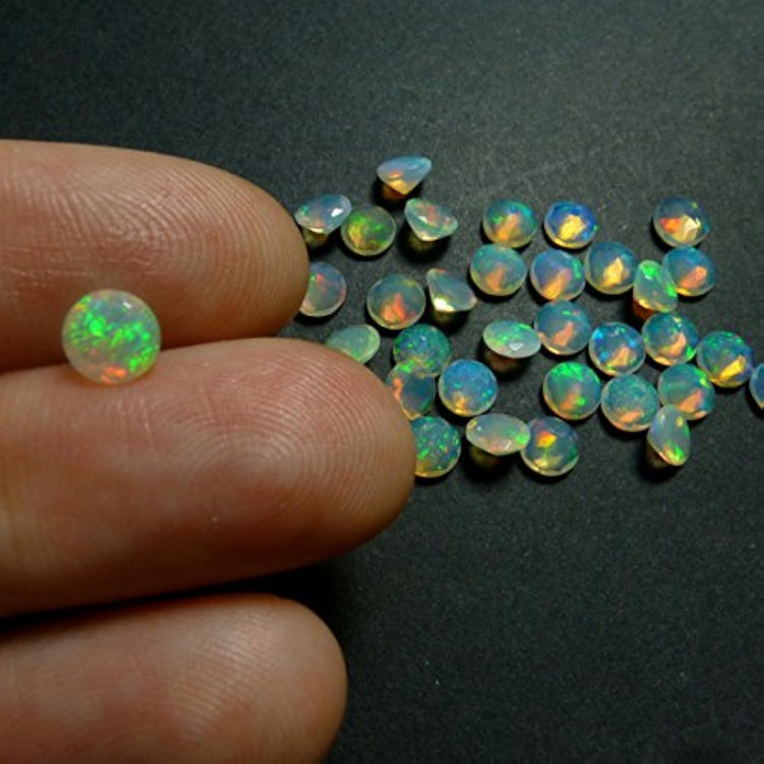 Faceted gemstone multi fire opal naturelle d'Éthiopie ronde de 8mm