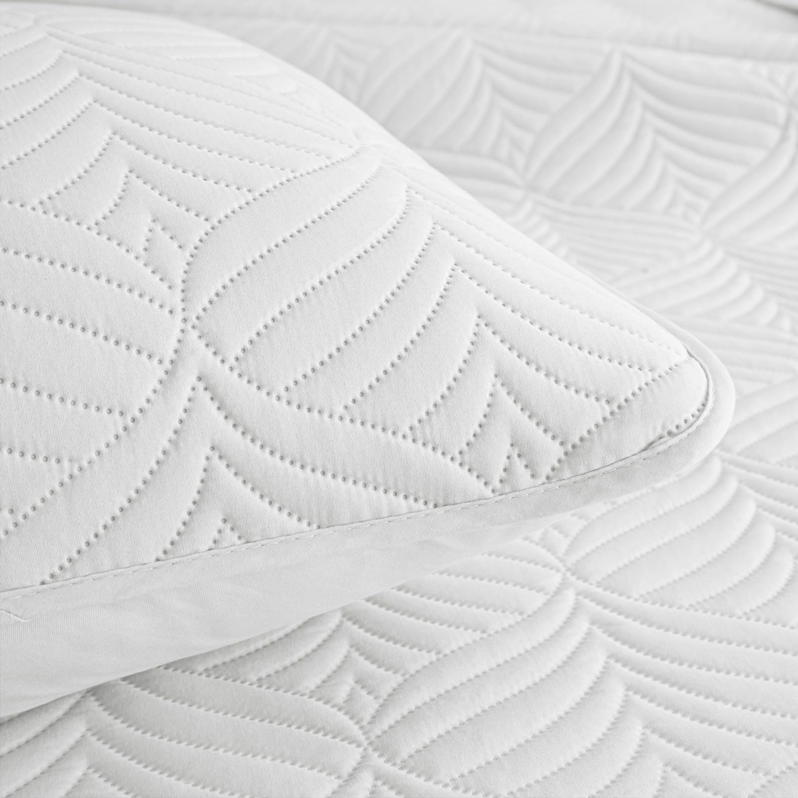 Whale Flotilla Moderne Couvre-Lit 260x280 cm, Dessus de Lit avec 2 Taies d'oreiller, en Microfibre avec Motif Géométrique, Doux et Léger pour 4 Saisons, Blanc