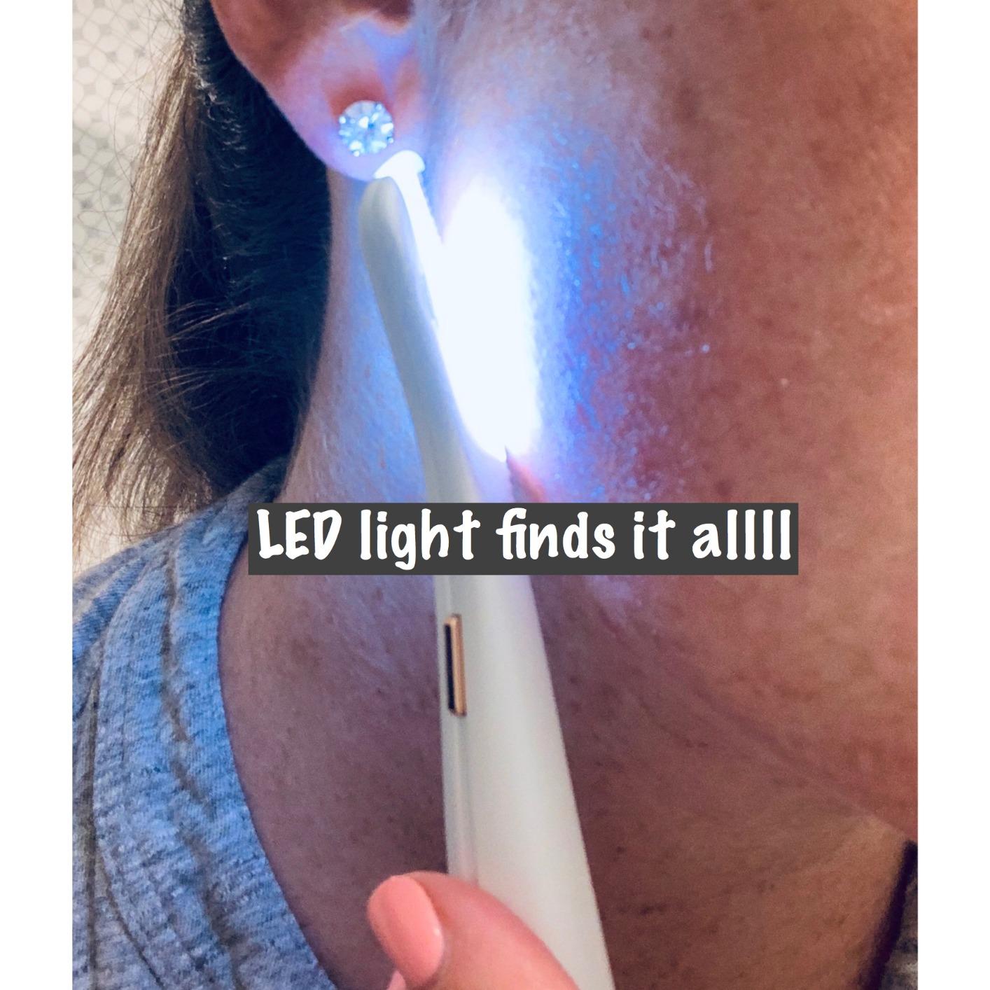 Finishing Touch Flawless Dermaplane Glo Lighted Facial Exfoliator - Non-Vibrating and Includes 6 Replacement Heads, White/Rose Gold