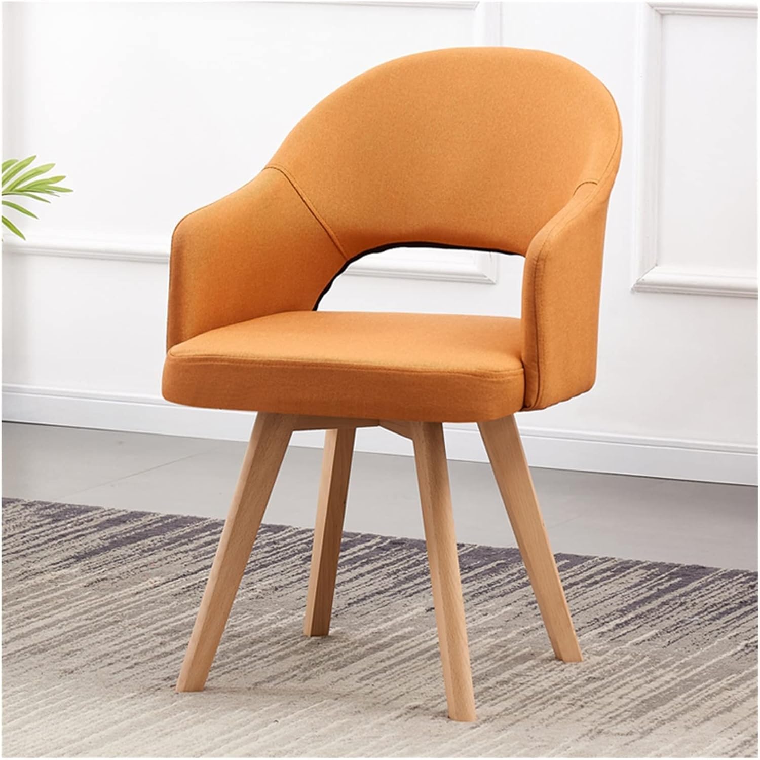 オレンジ布張りの木製椅子