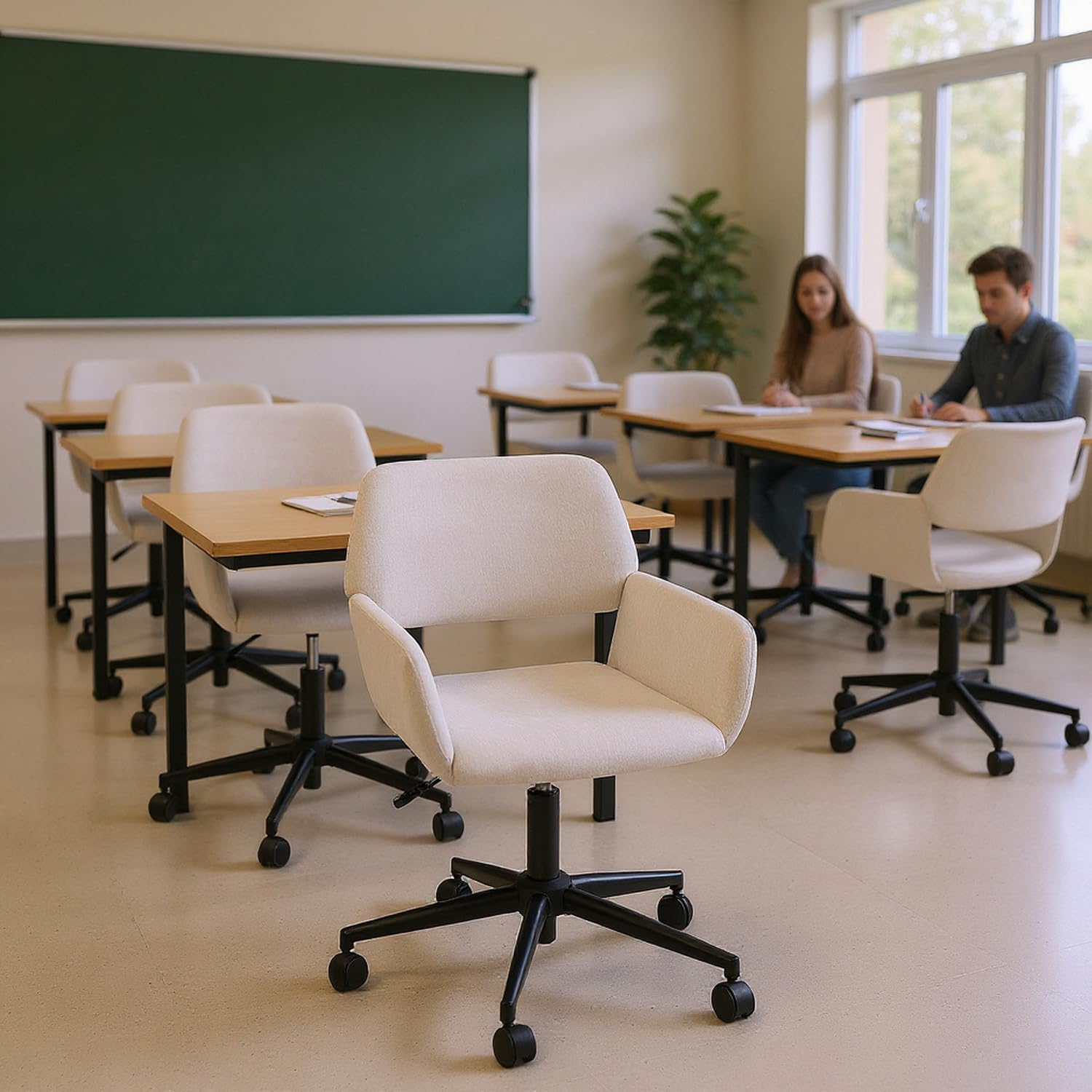 Chaise pivotante confortable pour éviter le mal de dos en télétravail dans votre bureau