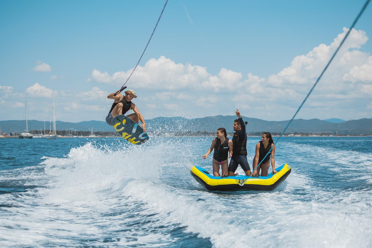Coasto - Bouée Tractée Beagle 2 Places PB-CBBEAGLE2 - pour 2 Personnes - Charge Maximale 154 kg - Revêtement Nylon 420 D Résistant et Performant - Sac de Rangement Inclus - 175 x 150 cm