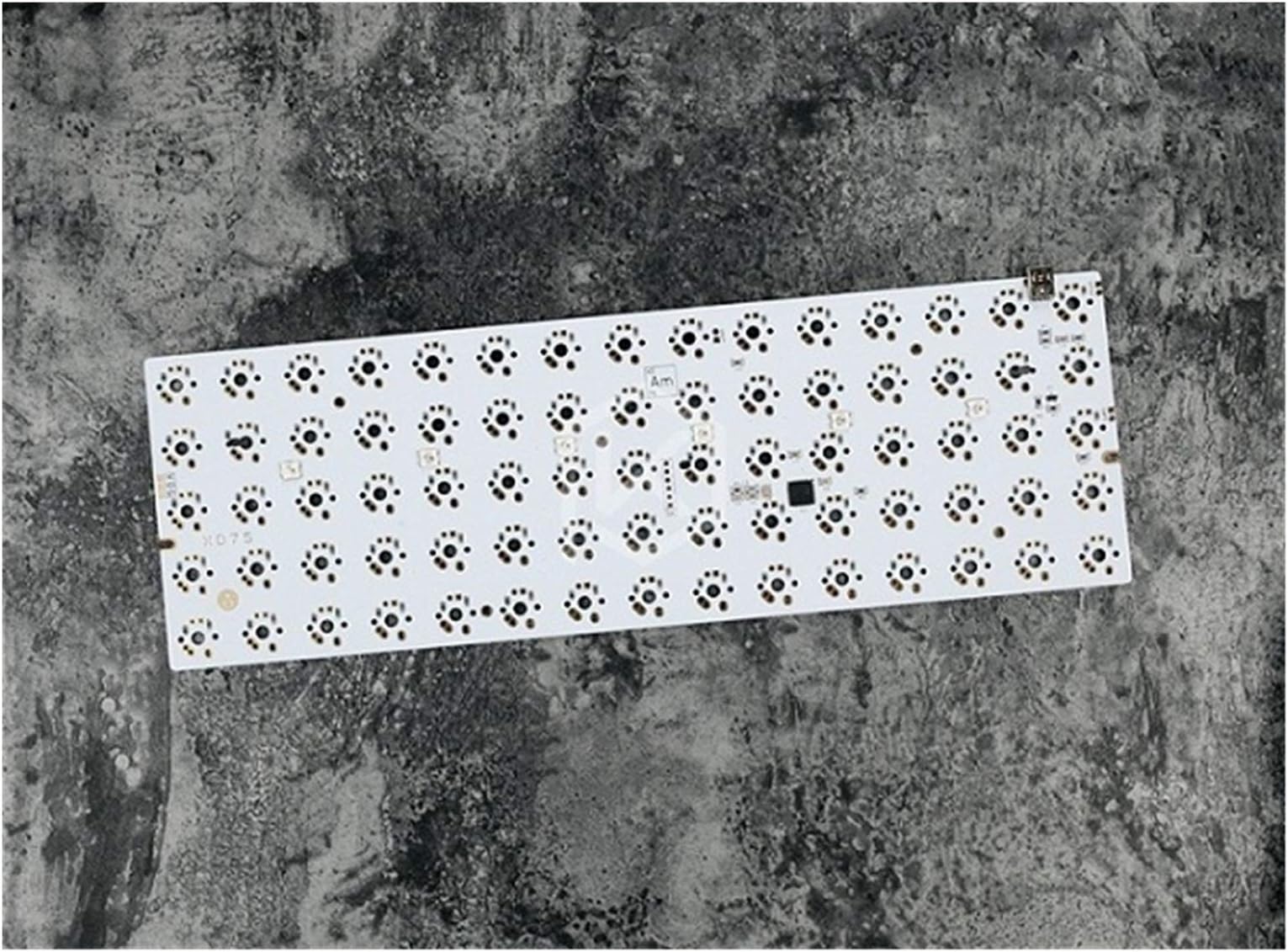 Keyboard Accessories X-D-75 X-D-75AM لوحة المفاتيح الميكانيكية A-L-P-S M-A-A-A-A-S MX متوافقة 75 - زر U-N-D-E - R-G-L-OW R-G-B P-C-B G-H60 البرمجة 60٪