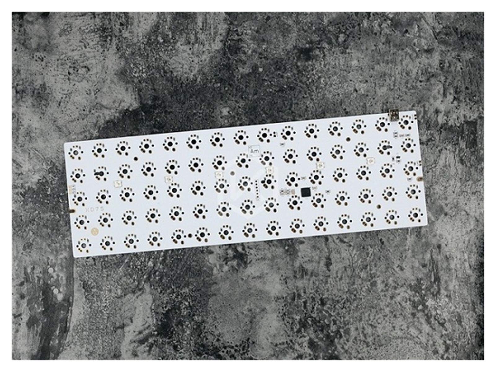 Keyboard Accessories X-D-75 X-D-75AM لوحة المفاتيح الميكانيكية A-L-P-S M-A-A-A-A-S MX متوافقة 75 - زر U-N-D-E - R-G-L-OW R-G-B P-C-B G-H60 البرمجة 60٪