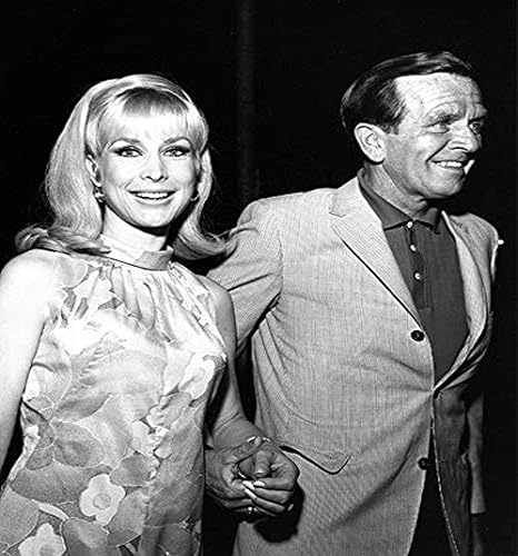 Posterazzi DAP12234 Barbara Eden - Impresión fotográfica (7.9 x 9.8 in), diseño de manos