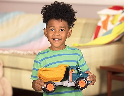 Miniatura 6 de Battat Camión volquete amarillo - Camiones clásicos para niños pequeños - Juguetes de construcción para niños - Ruedas de goma suave - 18 meses + -