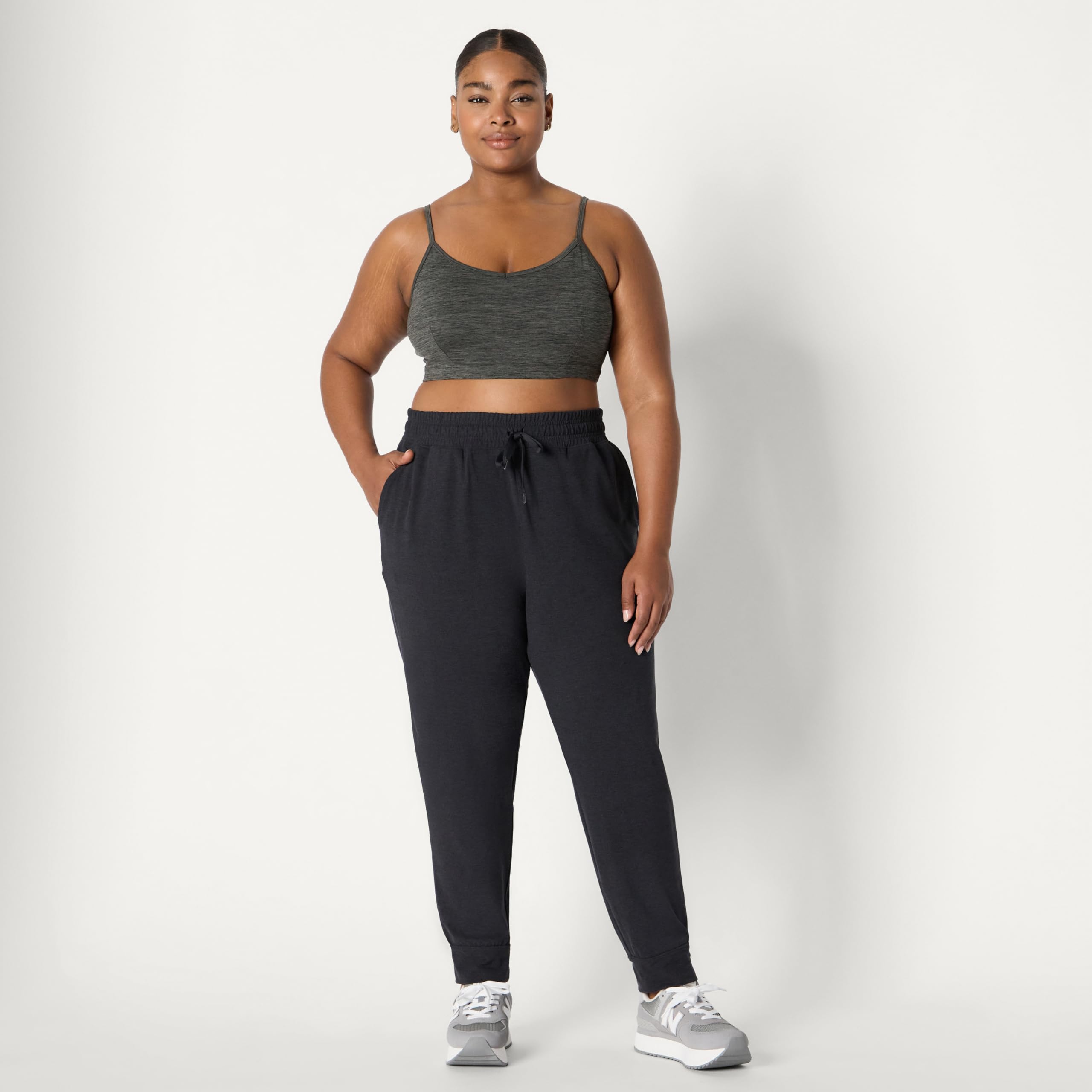 Amazon Essentials Pantaloni Jogger Sportivi da Allenamento, Elasticizzati, Morbidi e Leggeri, Alte Prestazioni Donna