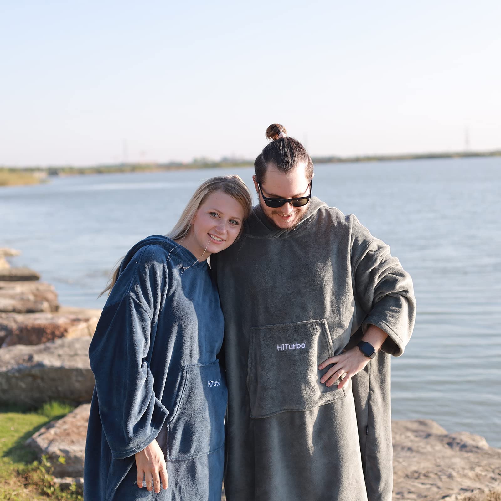 Hiturbo Bademantel, Damen Herren Robe, Unisex, Einheitsgröße, Warmer Weicher Fleece Mogenmantel mit Kaputze, für Strand, Schwimmbad, Zuhause