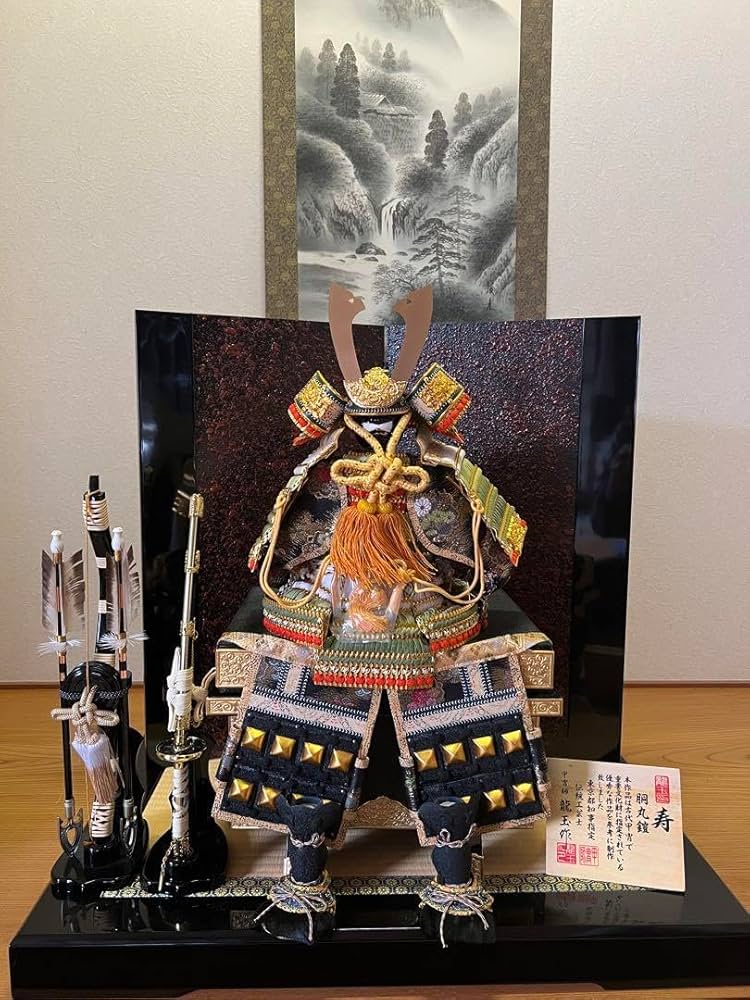 五月人形　兜　こどもの日 Amazon | 五月人形 端午の節句 久月 兜飾り 兜平飾り 日輪之兜