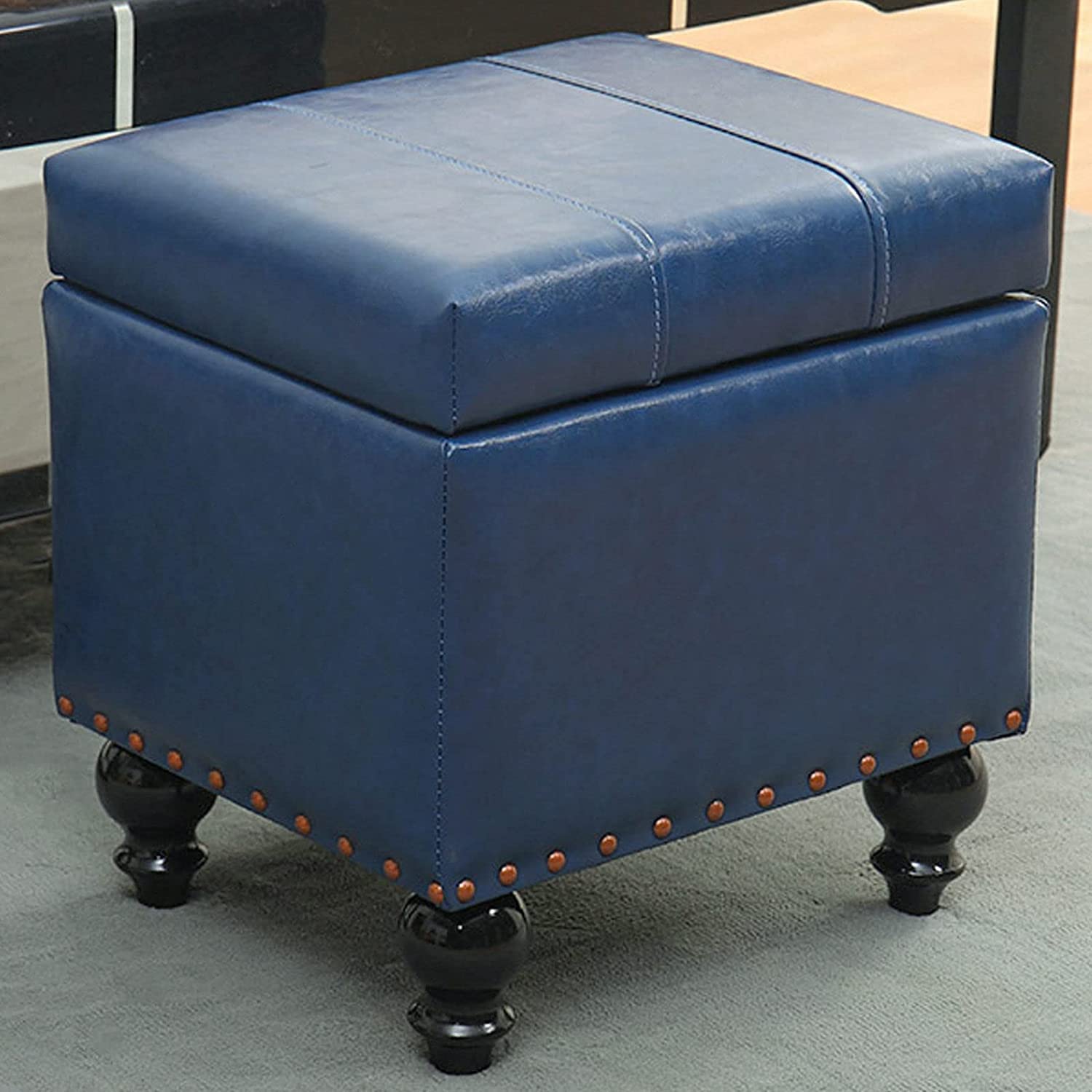 Pouf de rangement carré en cuir parfait comme bas de canapé de salon