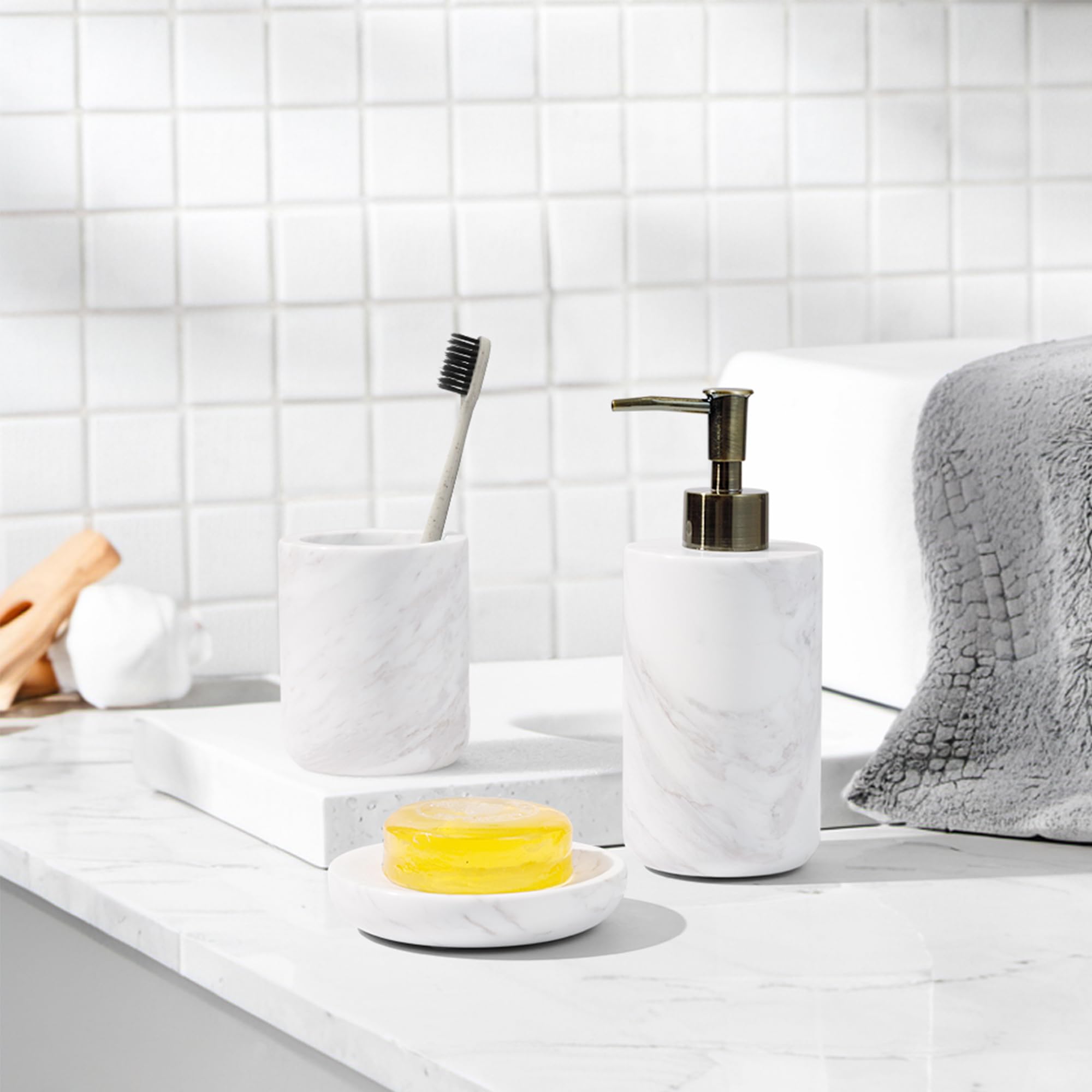 Set di accessori da bagno in marmo naturale italiano, 3 pezzi, bianco | Set di accessori da bagno con portaspazzolino, dispenser di sapone e portasapone. In marmo italiano (WH054)