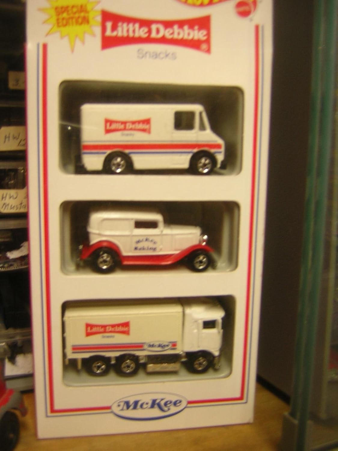 Mattel Hotwheels Special Edition Little Debbie Snacks McKee Baking Truck & Trailer Set
