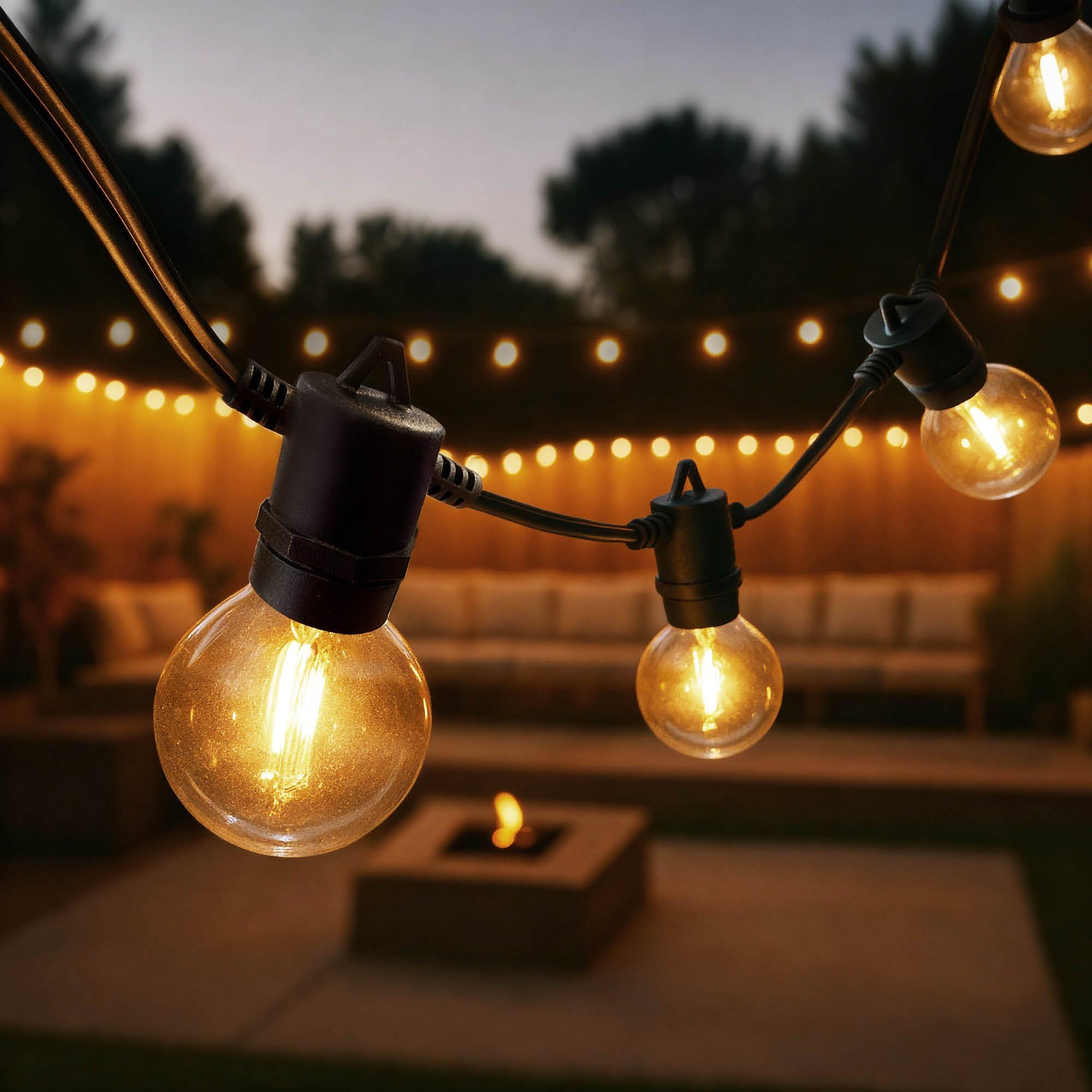 Ledvion - LED Lichterkette Außen, 27M, IP54, 15W, 2200K, 12V, Warm Weiß, Outdoor Lichterkette Strom, Gartenbeleuchtung, Wasserdicht