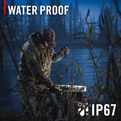 Miniatura 10 de Coast TX300R Linterna LED táctica recargable de largo alcance de 3000 lúmenes con luz estroboscópica, puntual, e inundación - Pantalla digital