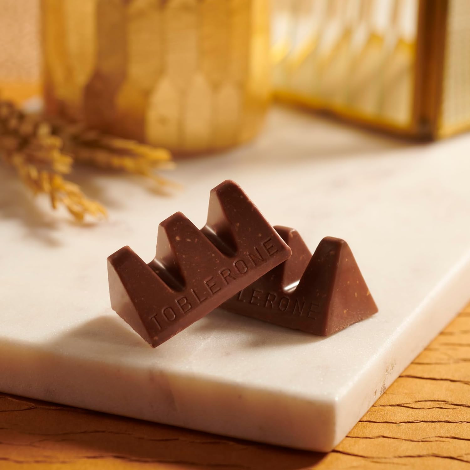 Toblerone Miniatures: 113 Mini Chocolates in Milk, Dark & White Chocolate - Perfect Snack Assortment - Image détaillée