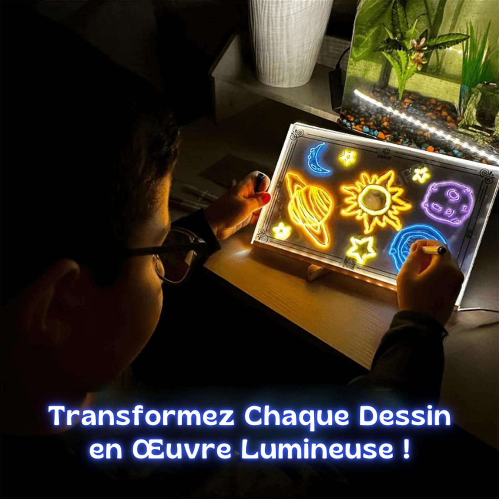 Tablette lumineuse Wondiko Tableau blanc LED acrylique transparent effaçable avec 7 couleurs et support réglable, panneau d’écriture lumineux pour bureau maison café