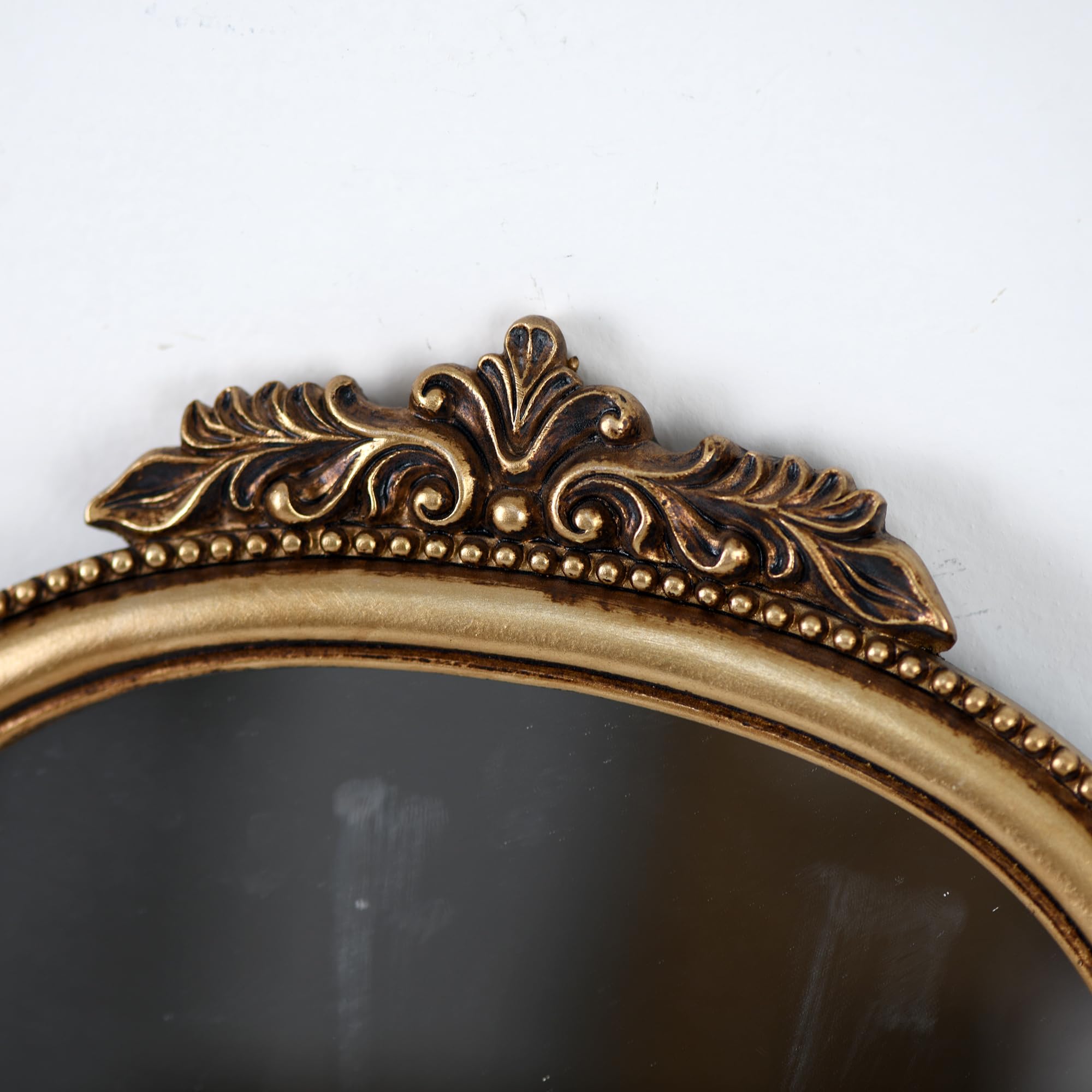 OIGUMR Pequeño espejo barroco vintage adornado dorado para colgar, marco de resina arqueado, tamaño: 15 x 11 pulgadas