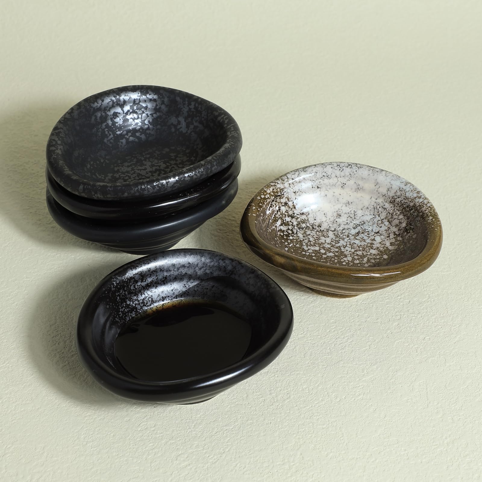 Colias Wing Juego de 5 cuencos de porcelana multiusos de 3.5 pulgadas, estilo retro, color negro, para condimentos, salsa de soja, juego de 5