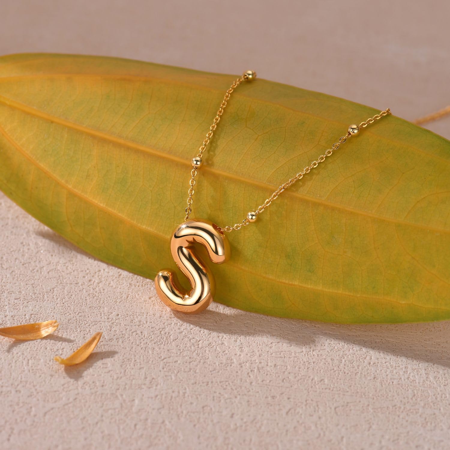 LLXYWJ Initialen-Halsketten für Frauen und Mädchen, zierliche Ballon-Buchstaben-Halskette, Namens-Alphabet-Anhänger, geschichteter Halsband, personalisierter Schmuck